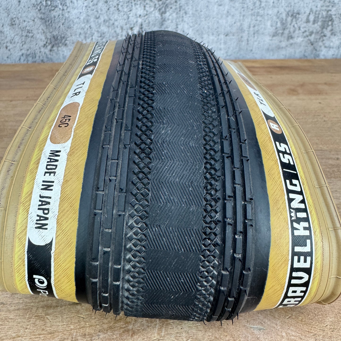 Specialized Pathfinder Pro 700c x 45mm Tubeless Tanwall Pair Bike Tires 988g