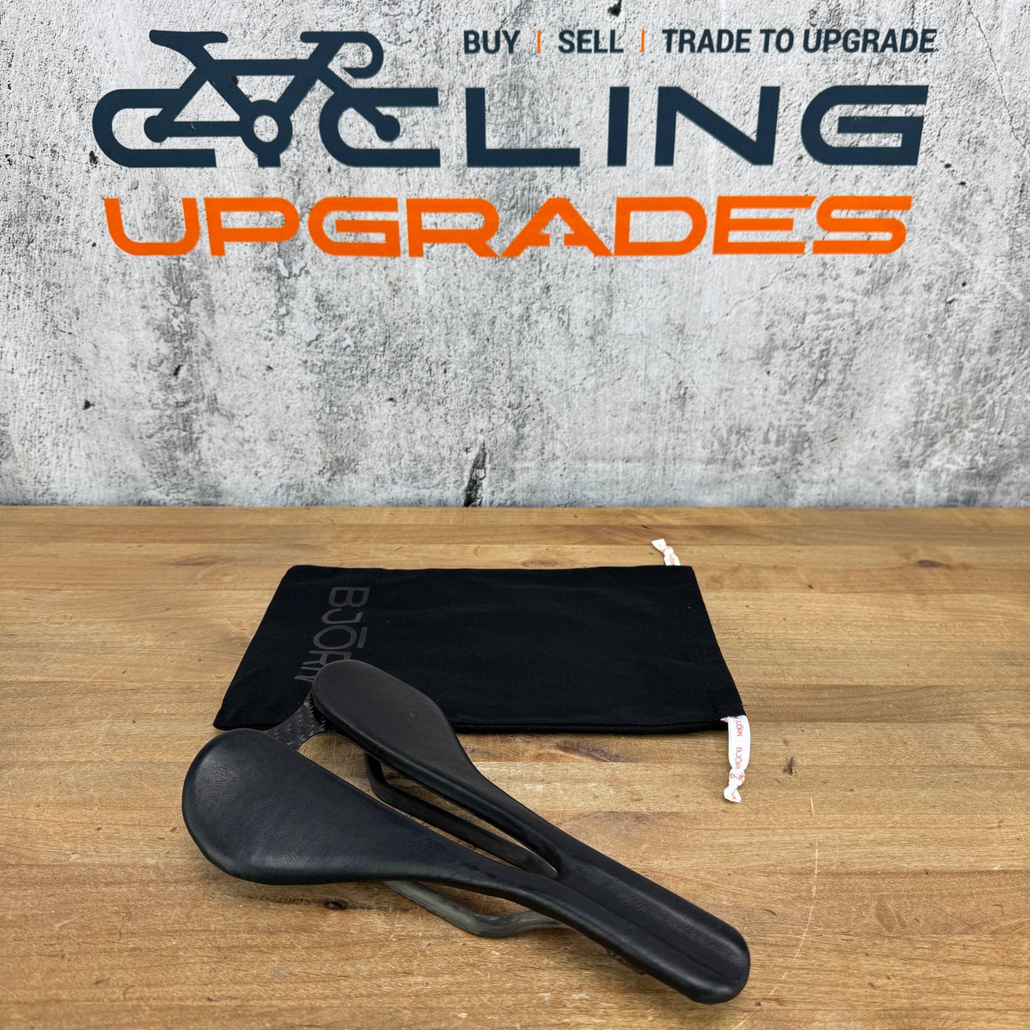 New! Bjorn Divian Black Leather 143mm 7x9mm Carbon Rails Bike Saddle 127g