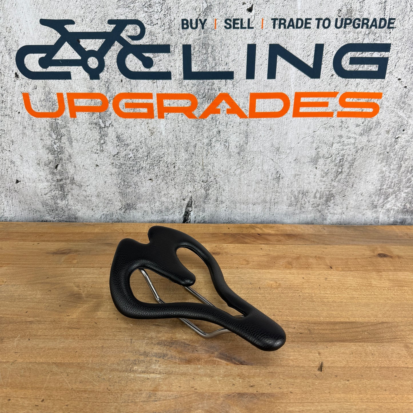 New! Infinity Elite E2 Black Leather 7x7mm Stainless Rails Comfort Bike Saddle