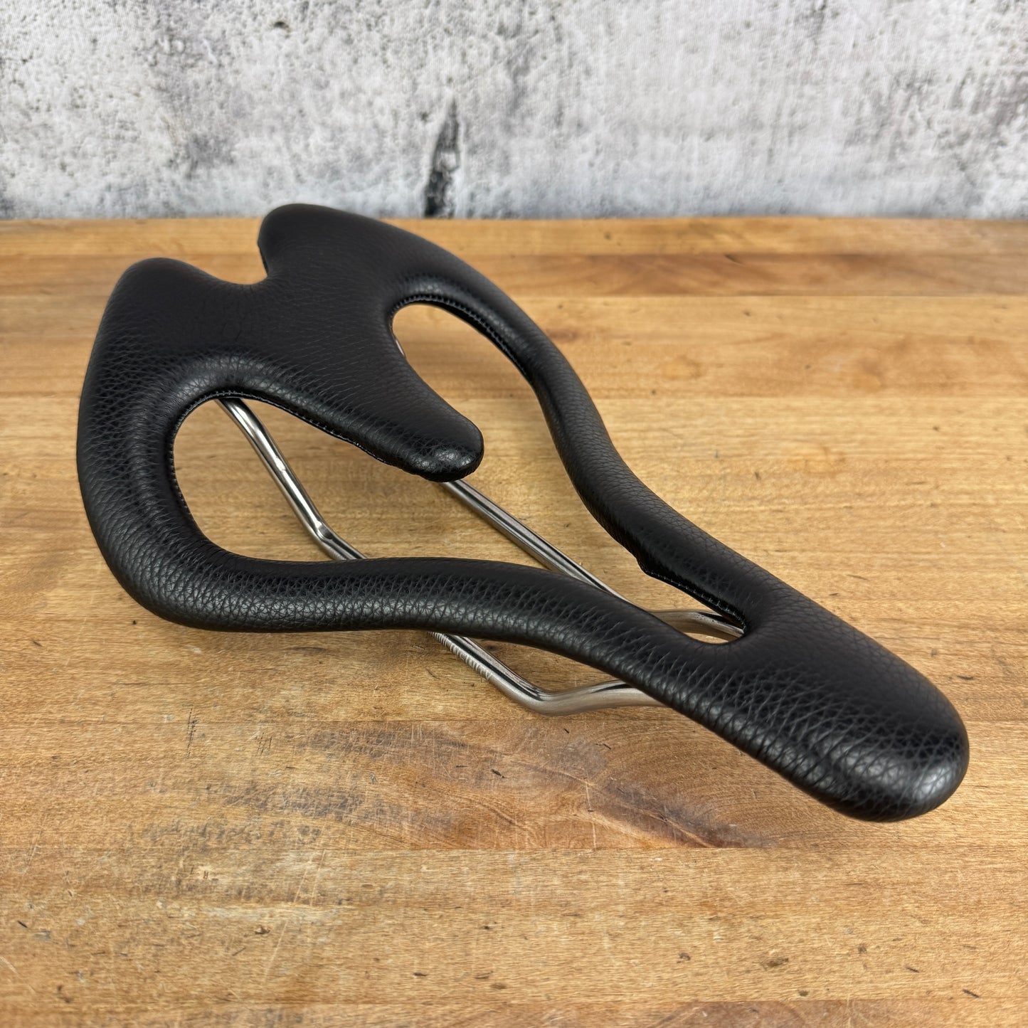 New! Infinity Elite E2 Black Leather 7x7mm Stainless Rails Comfort Bike Saddle