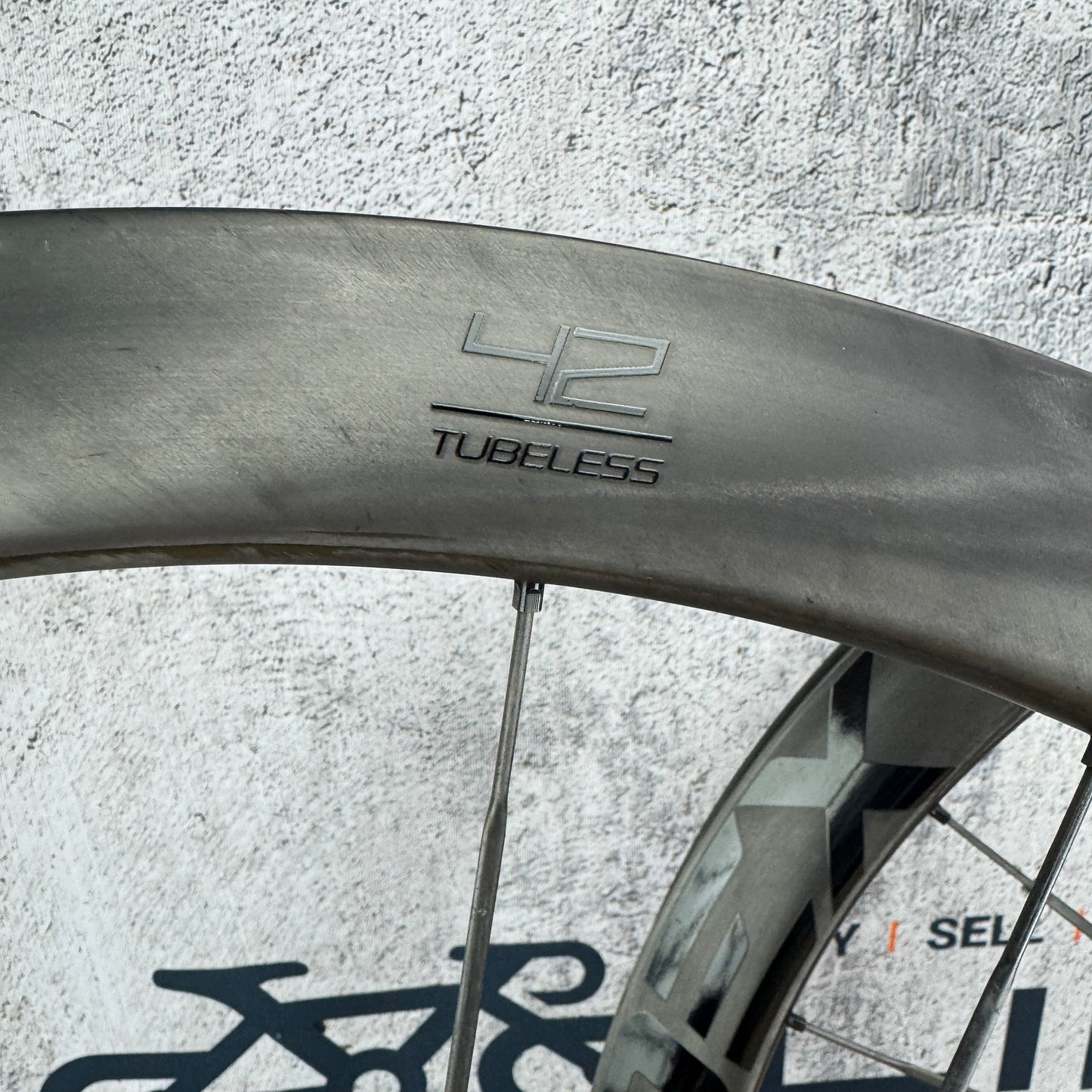 Cadex 42 Carbon Tubeless Hookless Disc Brake Wheelset 700c 1374g