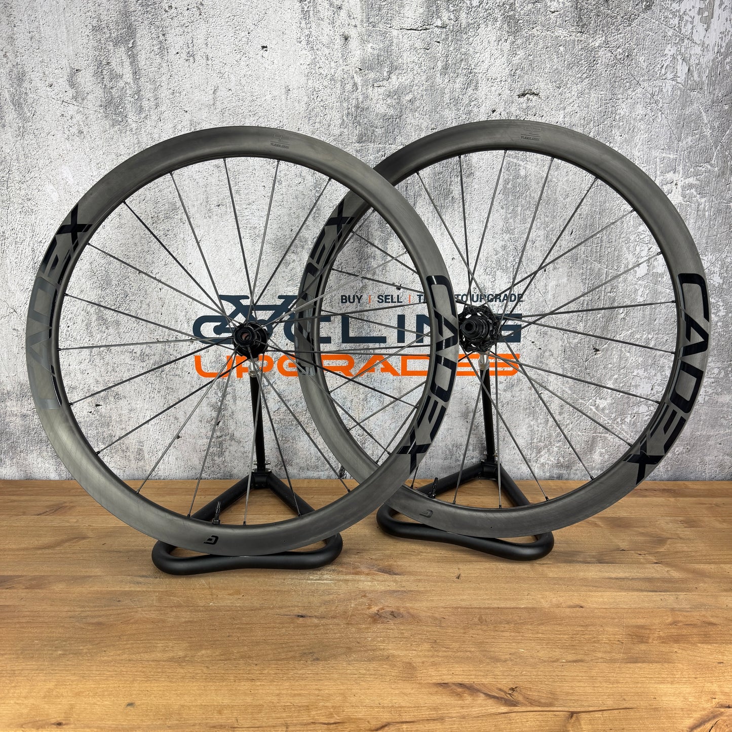 Cadex 42 Carbon Tubeless Hookless Disc Brake Wheelset 700c 1374g