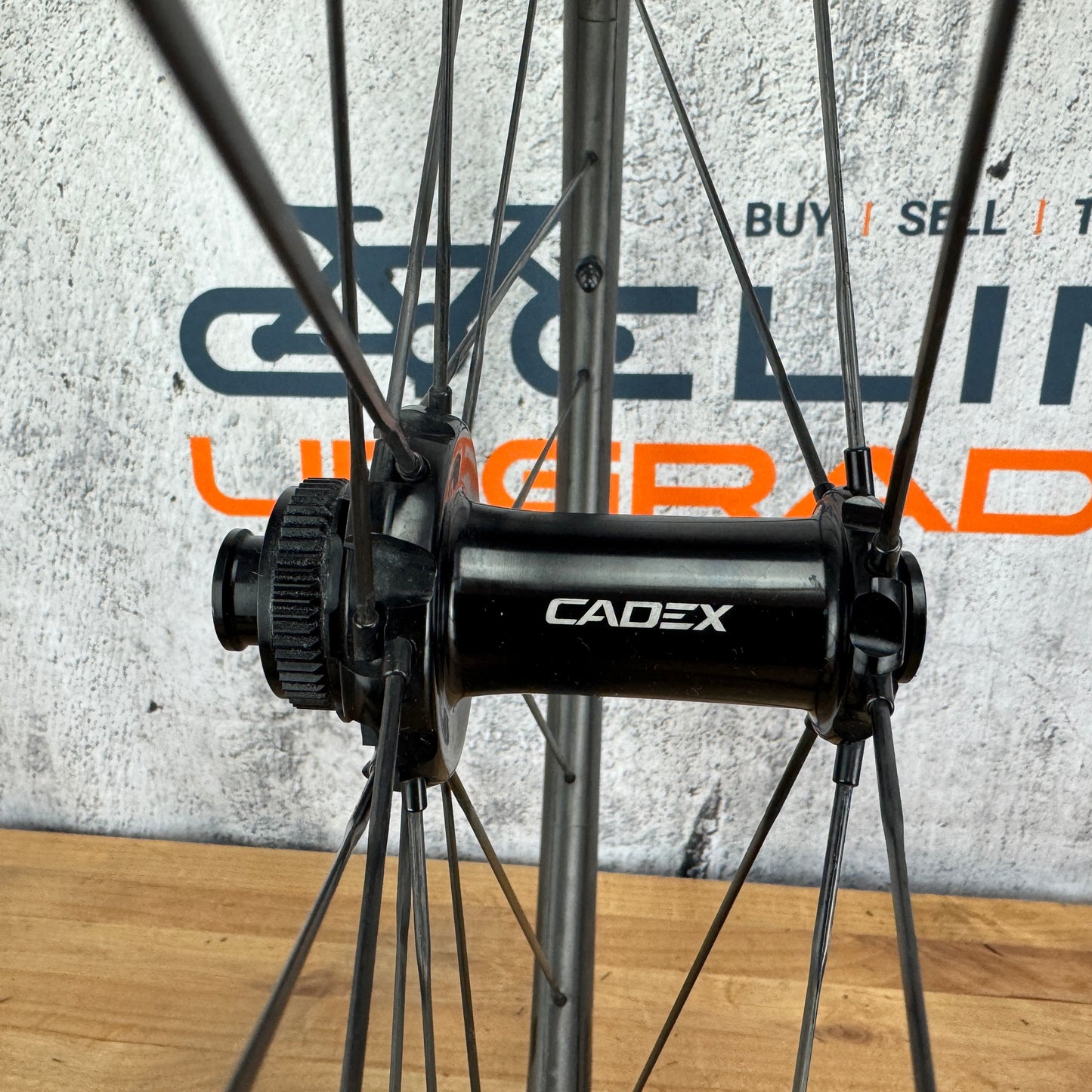 Cadex 42 Carbon Tubeless Hookless Disc Brake Wheelset 700c 1374g