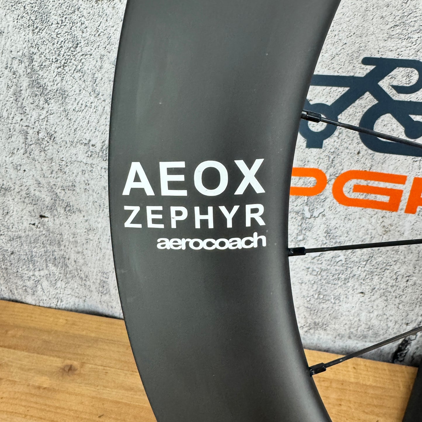 Low Mile! Aerocoach Aeox Zephyr 80mm Carbon Tubeless Disc Rear Wheel 700c 1045g