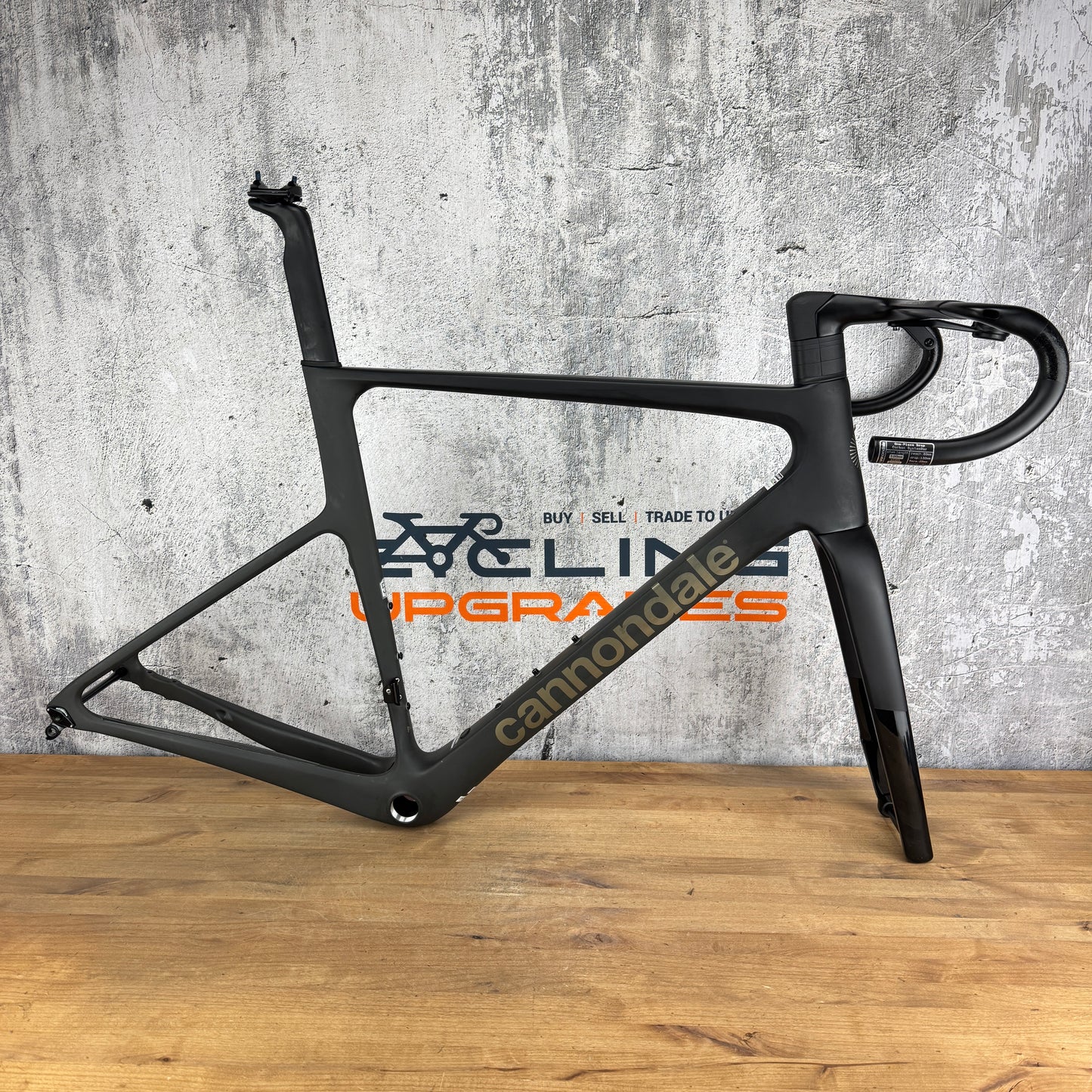 2024 Cannondale SuperSix EVO Hi-Mod 56cm Carbon Frameset Smoke Black Momo Bar