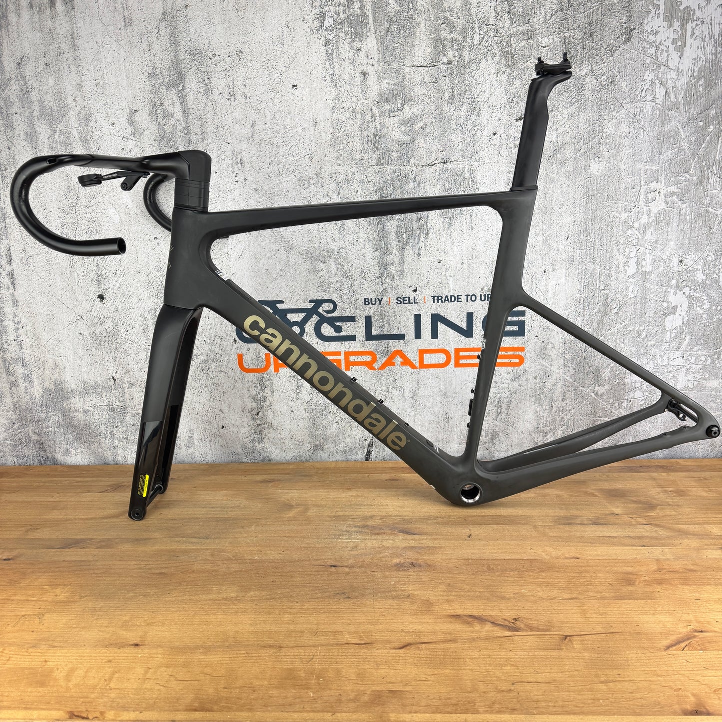 2024 Cannondale SuperSix EVO Hi-Mod 56cm Carbon Frameset Smoke Black Momo Bar