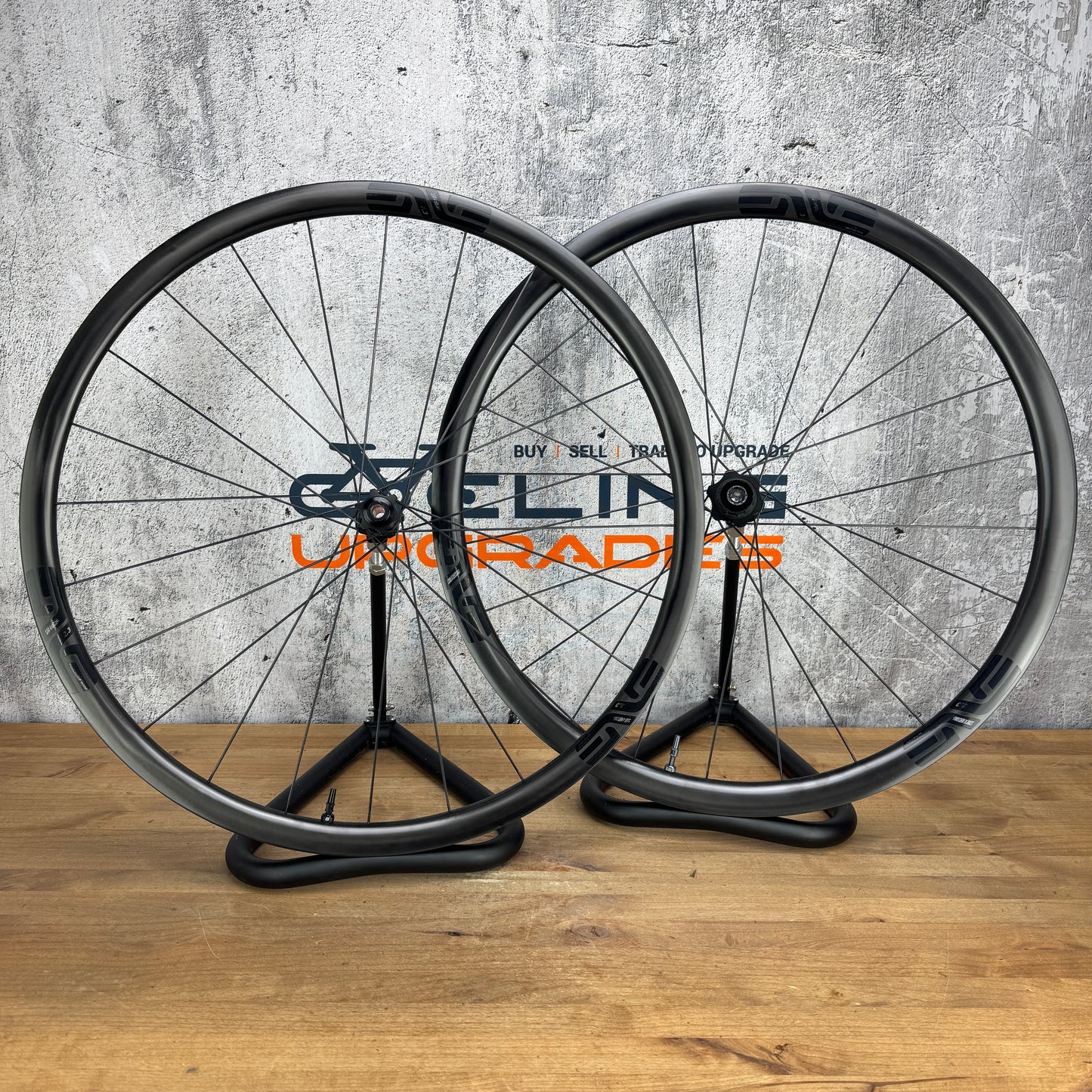 Enve SES 2.3 Carbon Tubeless Hookless Disc Wheelset 700c Innerdrive Hubs 1263g