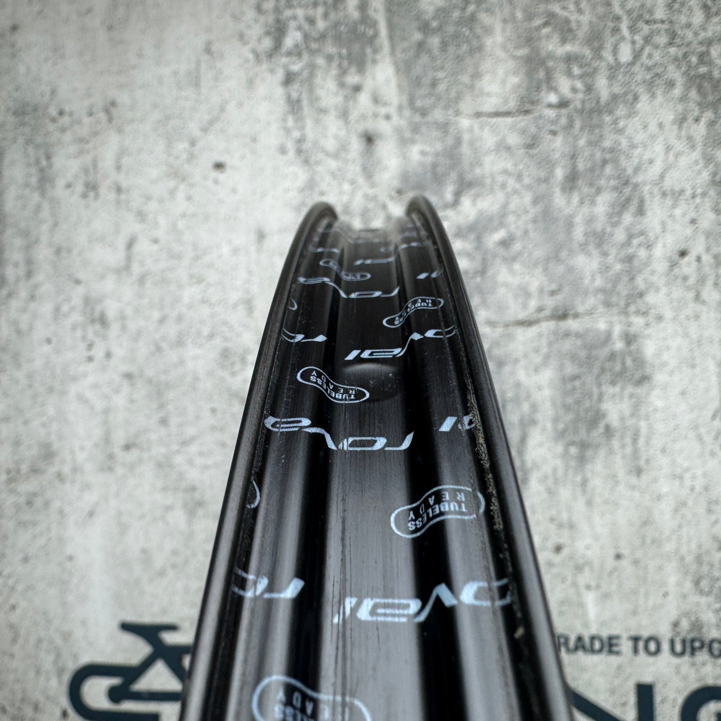 Roval Alpinist CLX II Carbon Tubeless Disc Front Wheel 700c DT 180 Ceramic 567g