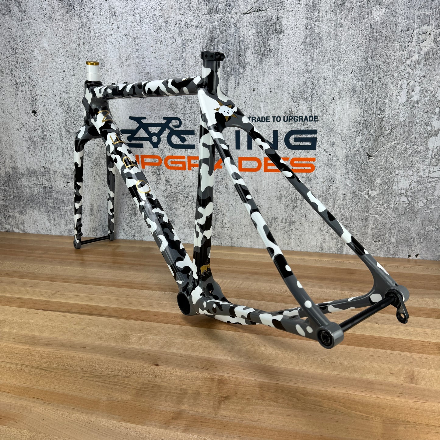 Open U.P. Small Black Magic Paint White Camo Disc Carbon Gravel Frameset 1550g