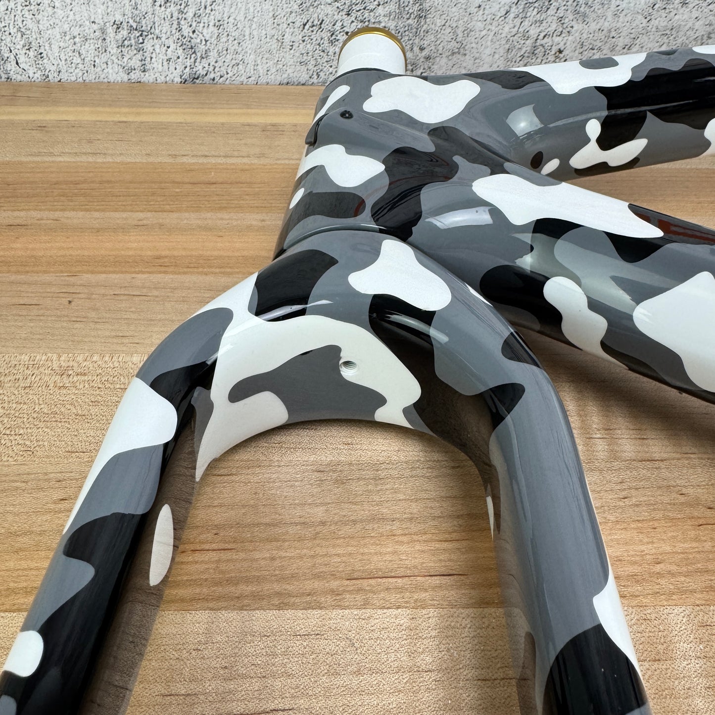 Open U.P. Small Black Magic Paint White Camo Disc Carbon Gravel Frameset 1550g