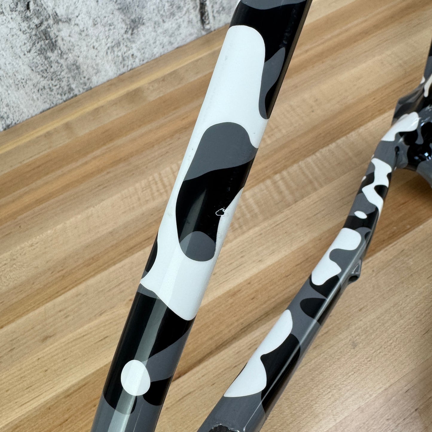 Open U.P. Small Black Magic Paint White Camo Disc Carbon Gravel Frameset 1550g