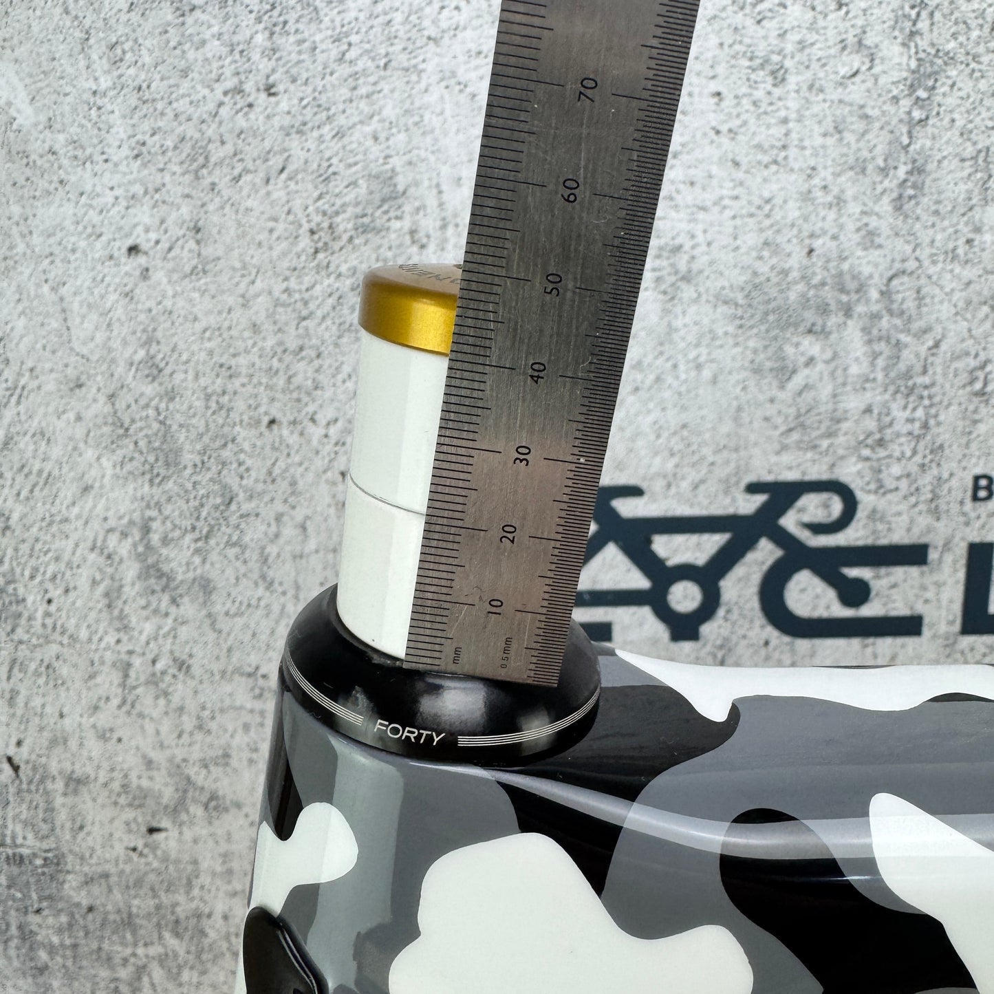 Open U.P. Small Black Magic Paint White Camo Disc Carbon Gravel Frameset 1550g