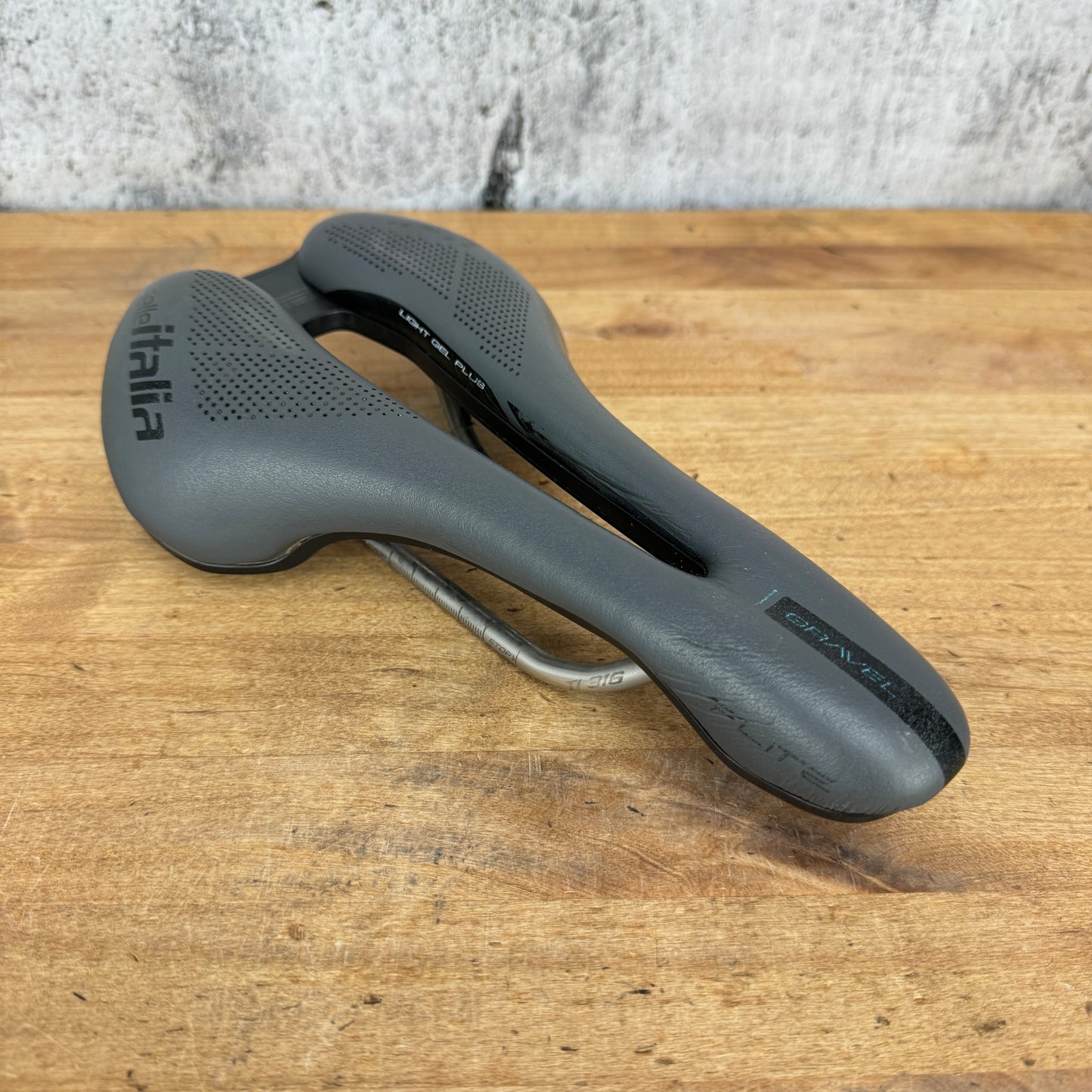 Selle Italia Flite Boost Gravel Superflow L3 145mm 7x7mm Titanium Rails Grey Saddle