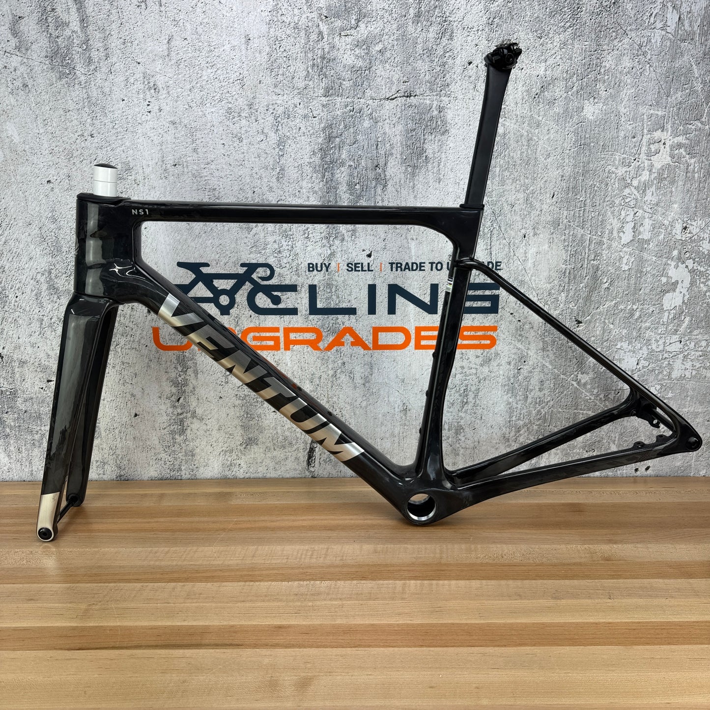 Low Mile! Ventum NS1 Onyx Medium Carbon Disc Brake Frameset 700c 1586g
