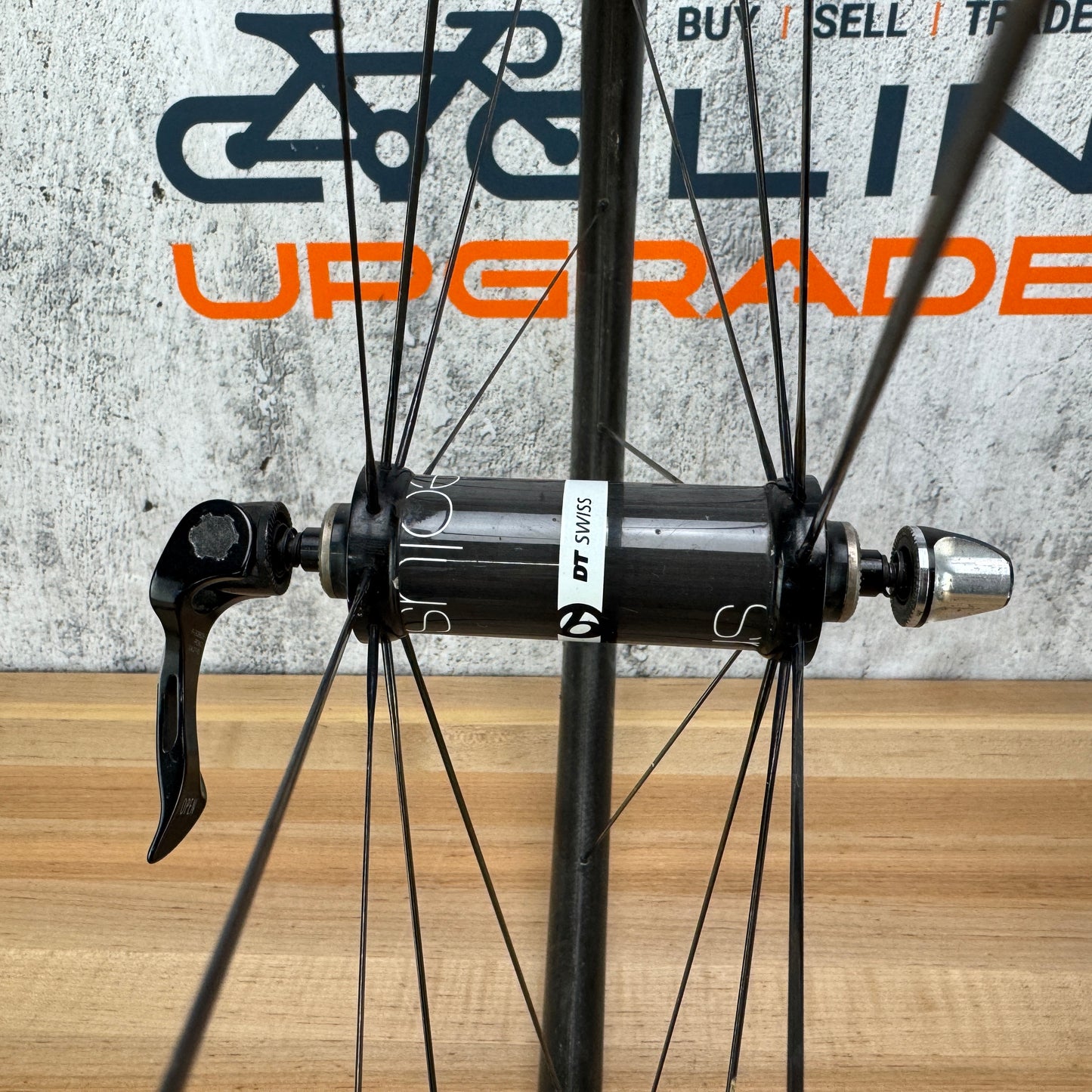 Bontrager Aeolus 3 Carbon Tubeless Wheelset 700c Rim Brake 1404g