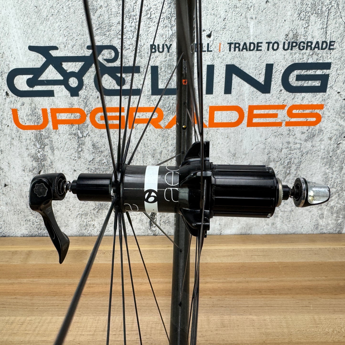 Bontrager Aeolus 3 Carbon Tubeless Wheelset 700c Rim Brake 1404g