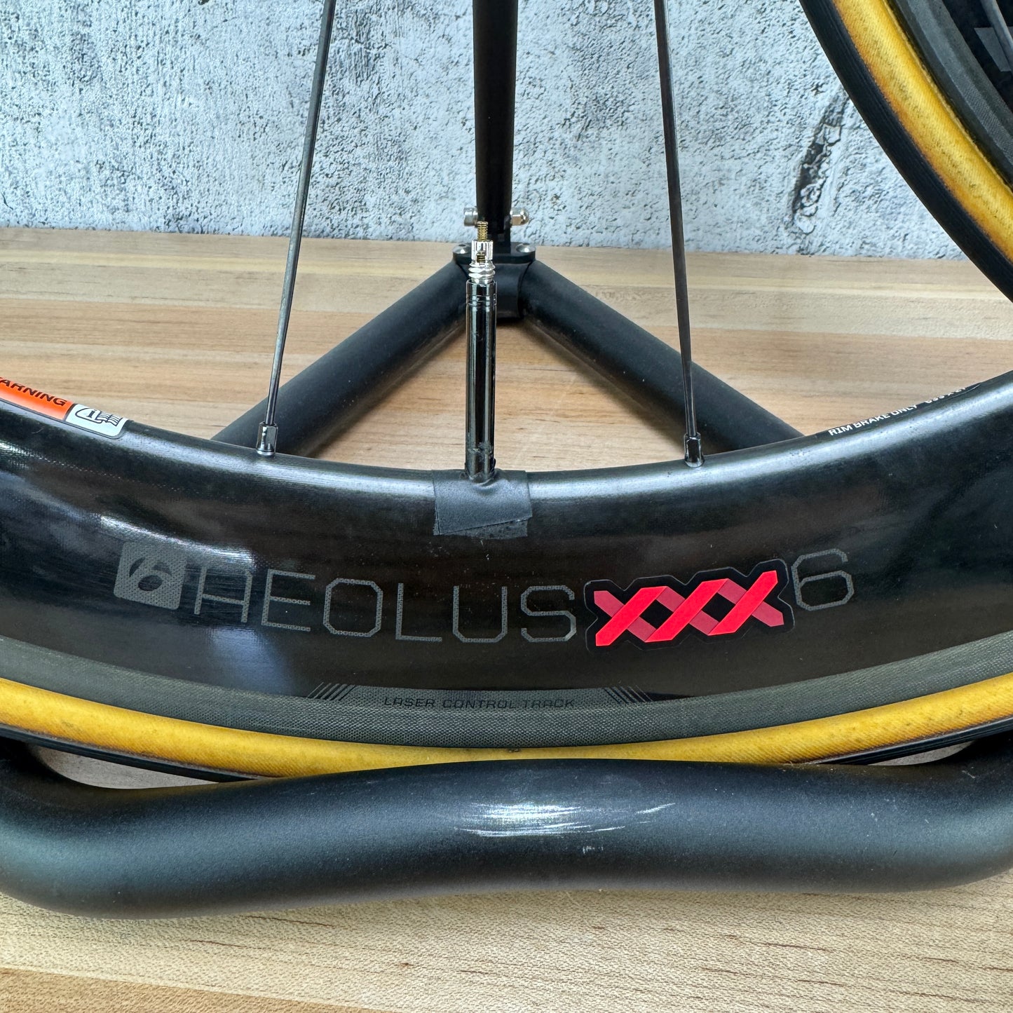 Bontrager Aeolus XXX 6 Carbon Tubular Wheelset 700c Rim Brake Vittoria Corsa