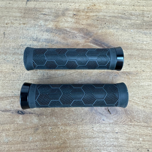 New Takeoff! Bontrager XR Trail Comp Mountain Bike Black Handlebar Grips