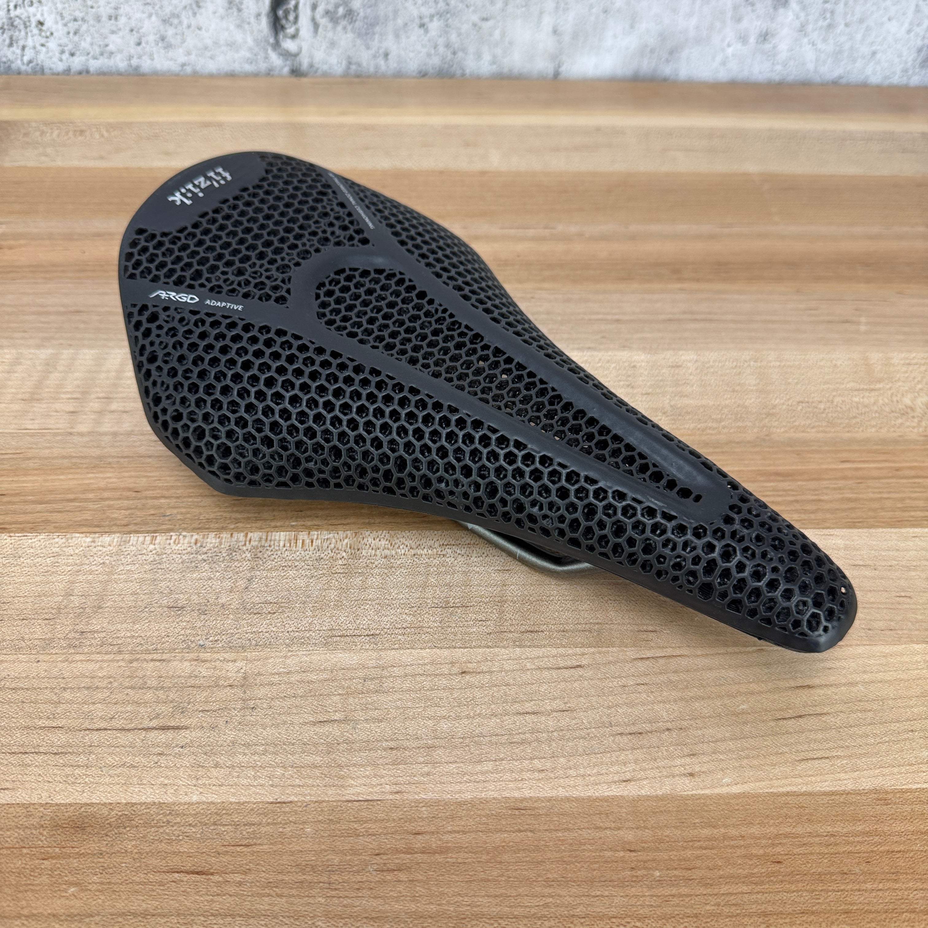 Ridden Once! Fizik Vento Argo R3 Adaptive 3D 7x7mm Kium Rails