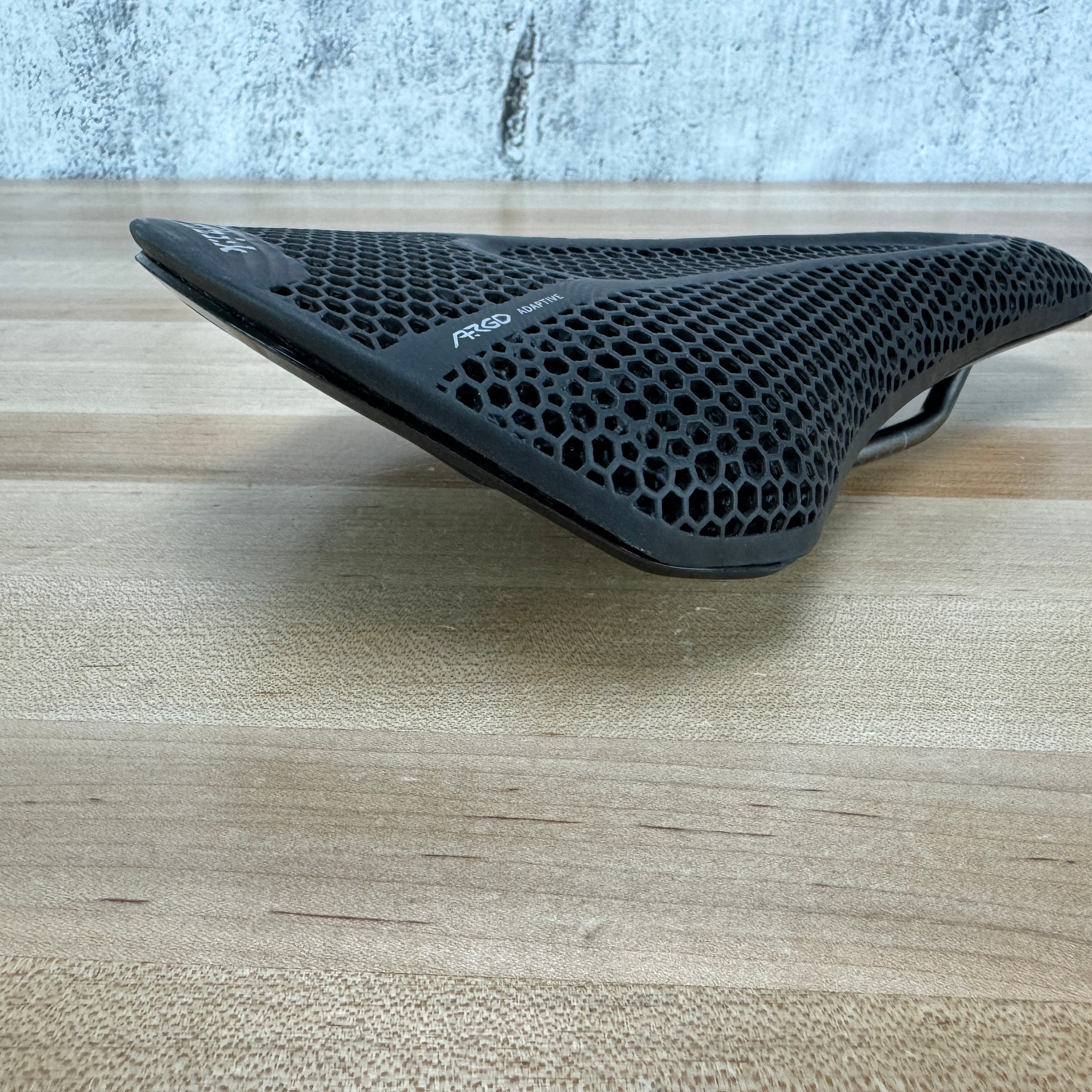 Ridden Once! Fizik Vento Argo R3 Adaptive 3D 7x7mm Kium Rails
