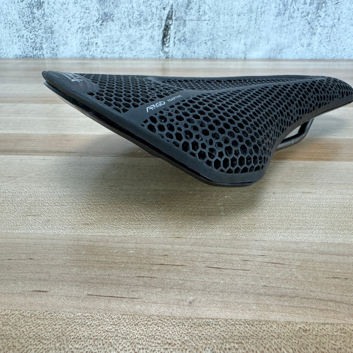 Ridden Once! Fizik Vento Argo R3 Adaptive 3D 7x7mm Kium Rails 140mm Bike Saddle