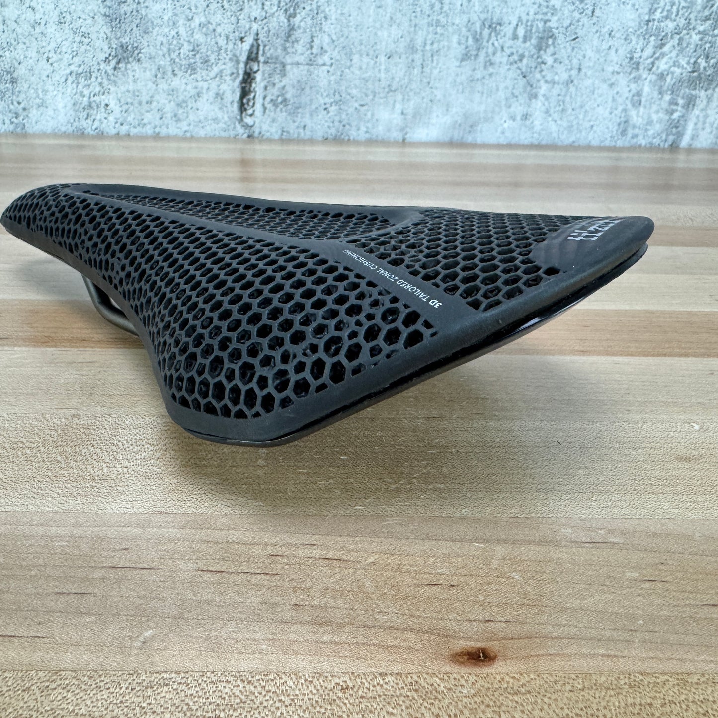 Ridden Once! Fizik Vento Argo R3 Adaptive 3D 7x7mm Kium Rails 140mm Bike Saddle