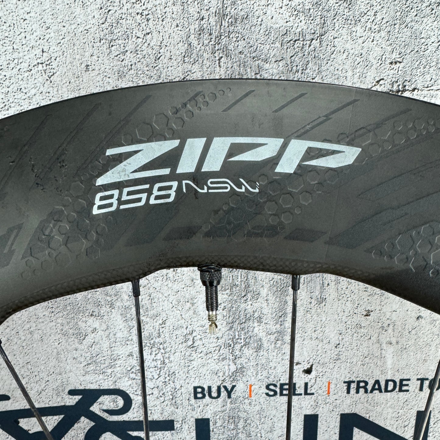 Low Mile! 2022 Zipp 858 NSW Carbon Tubeless Disc Brake Front Wheel 721g TT/Triathlon