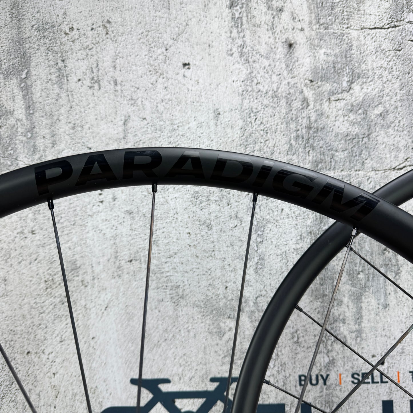 Low Mile! Bontrager Paradigm Pro 30 Carbon Tubeless Gravel Wheelset 700c 1411g