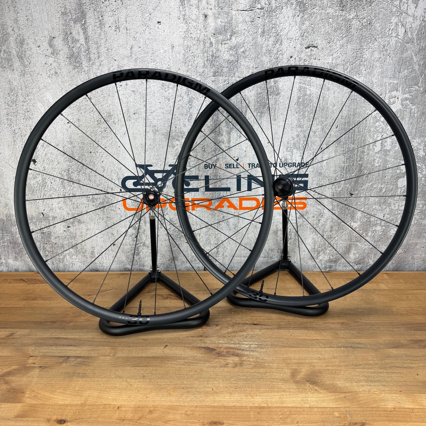 Low Mile! Bontrager Paradigm Pro 30 Carbon Tubeless Gravel Wheelset 700c 1411g