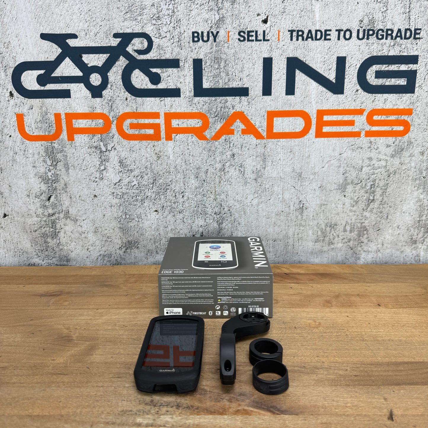 Low Mile! Garmin Edge 1030 GPS Bike Computer w/ Mounts and Case 145g