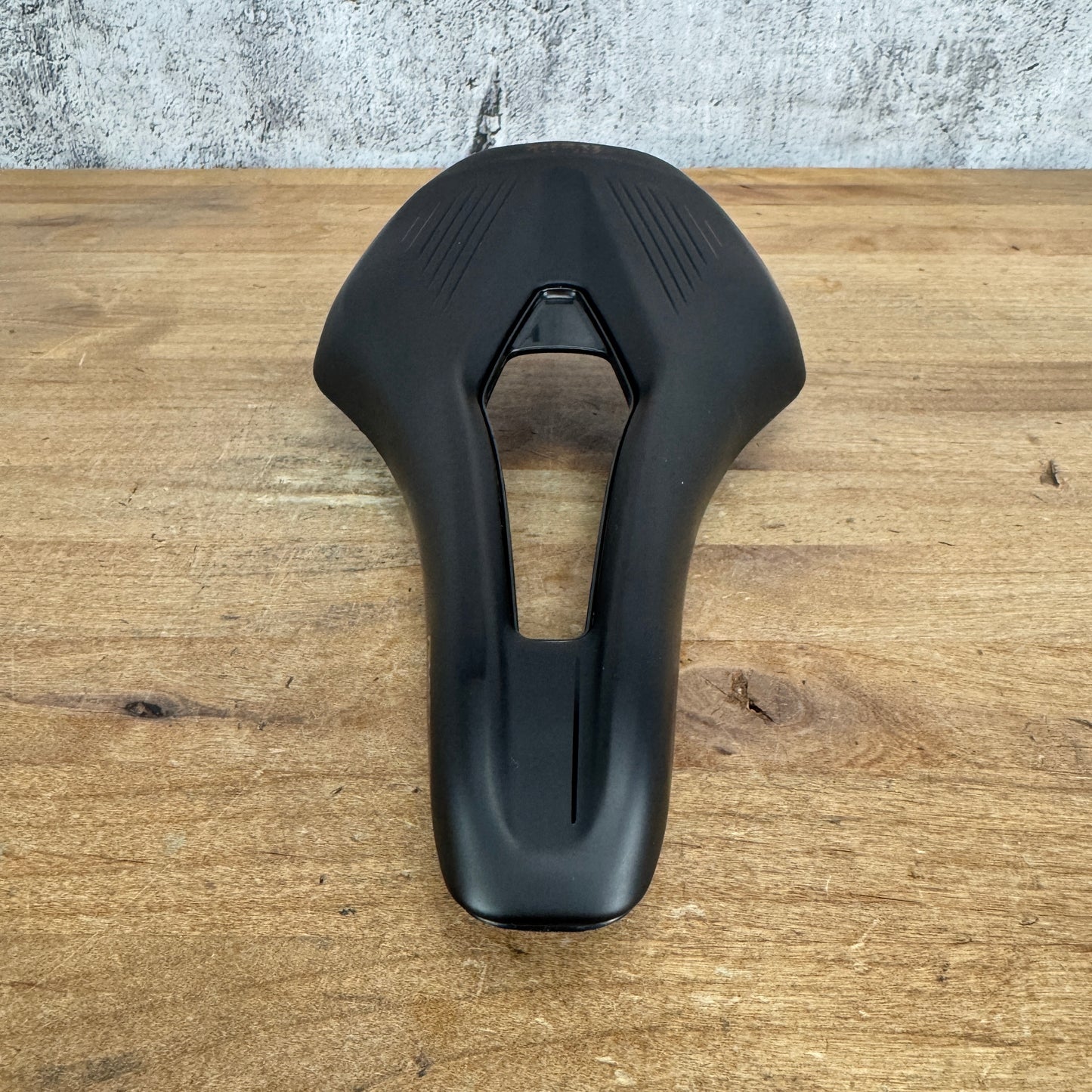 Low Mile! Fizik Argo Vento 140mm 7x7mm Kium Rails Bike Saddle 236g