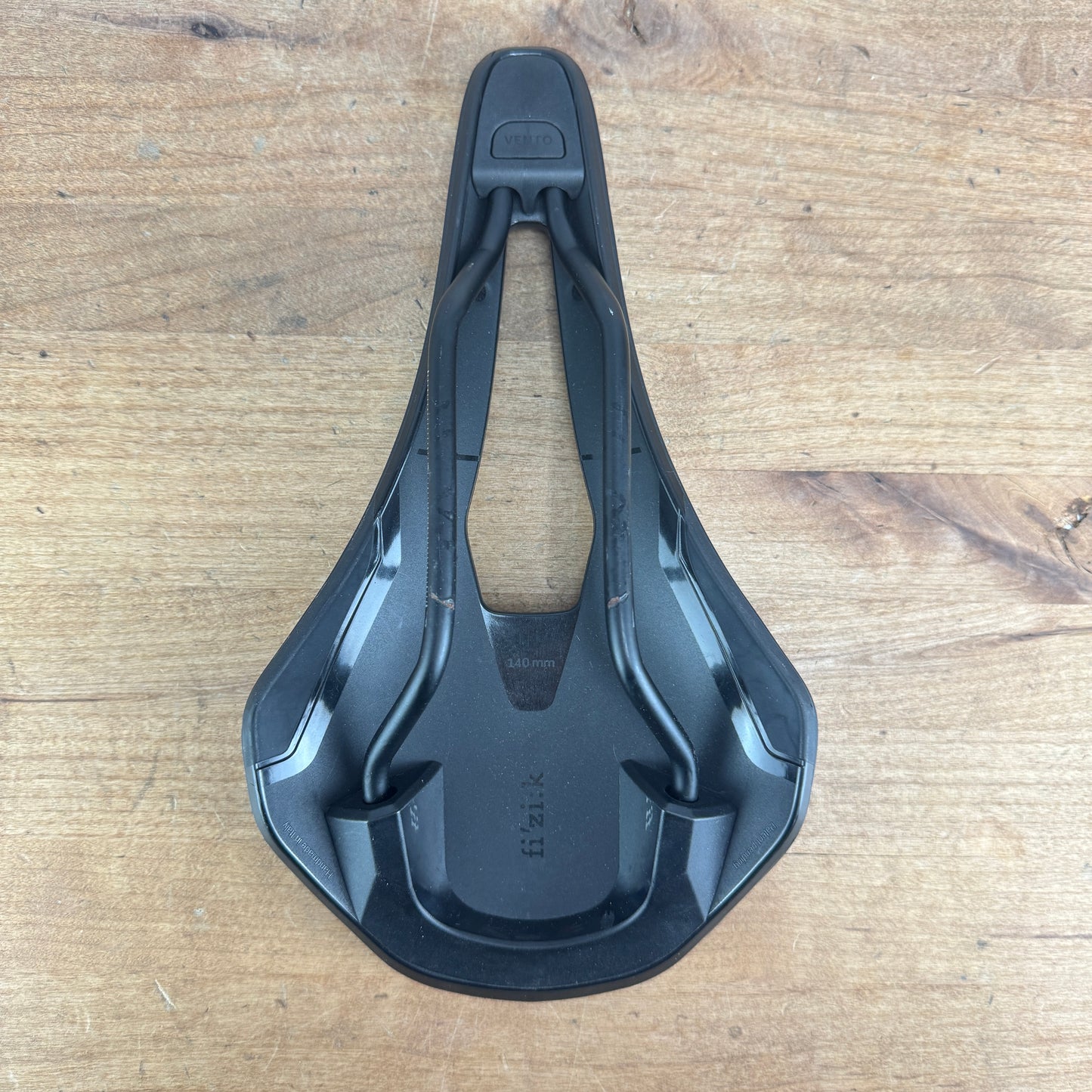 Low Mile! Fizik Argo Vento 140mm 7x7mm Kium Rails Bike Saddle 236g