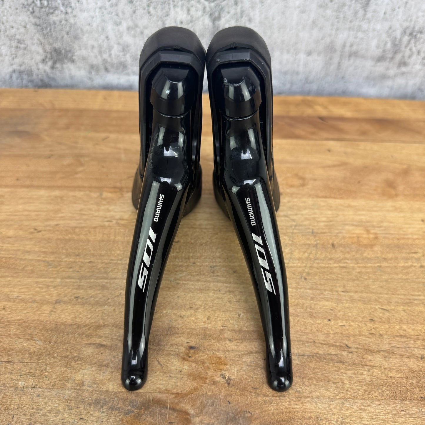 Light Wear Shimano 105 ST-R7020 11-Speed Disc Mechanical Shifters w/ Calipers