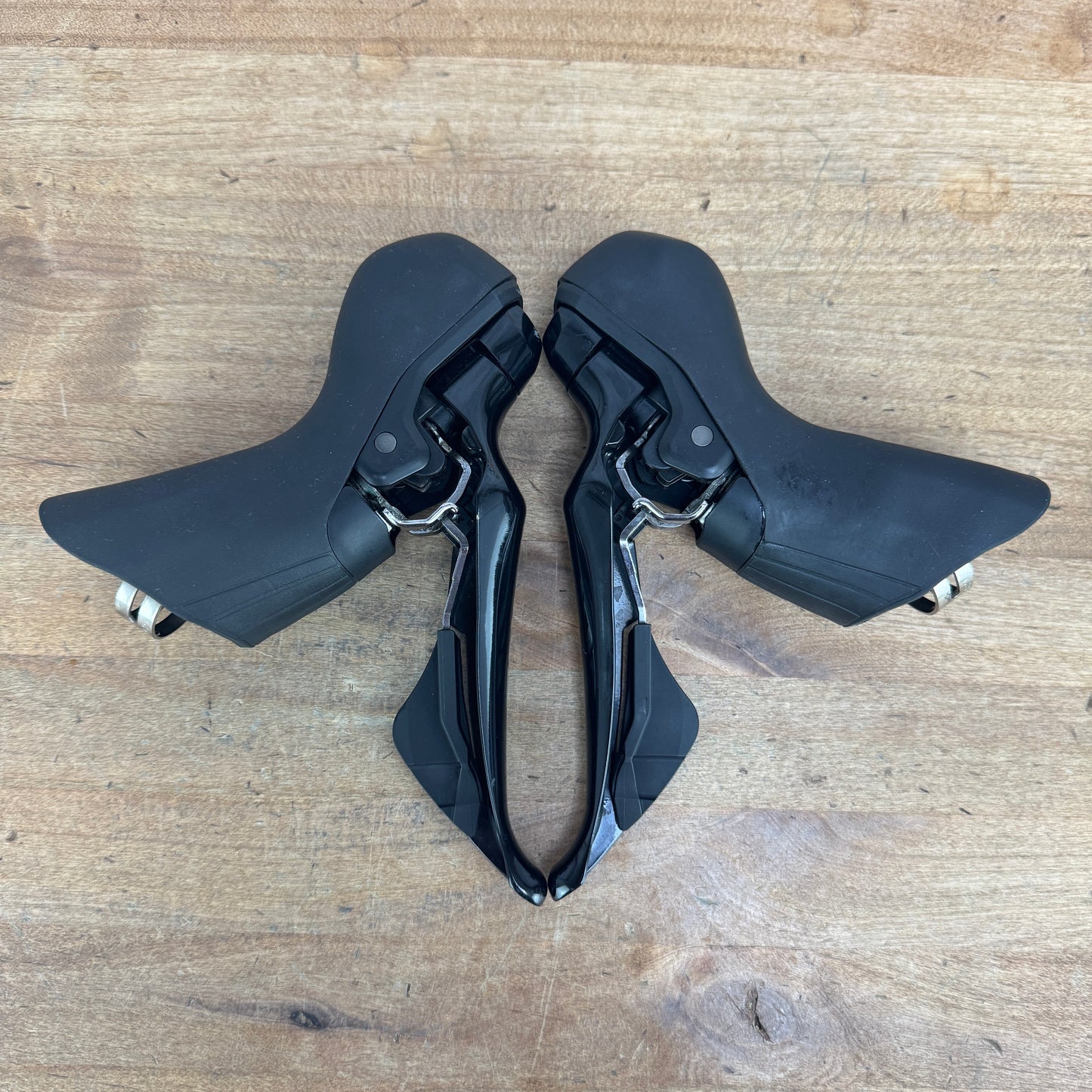 Light Wear Shimano 105 ST-R7020 11-Speed Disc Mechanical Shifters w/ Calipers