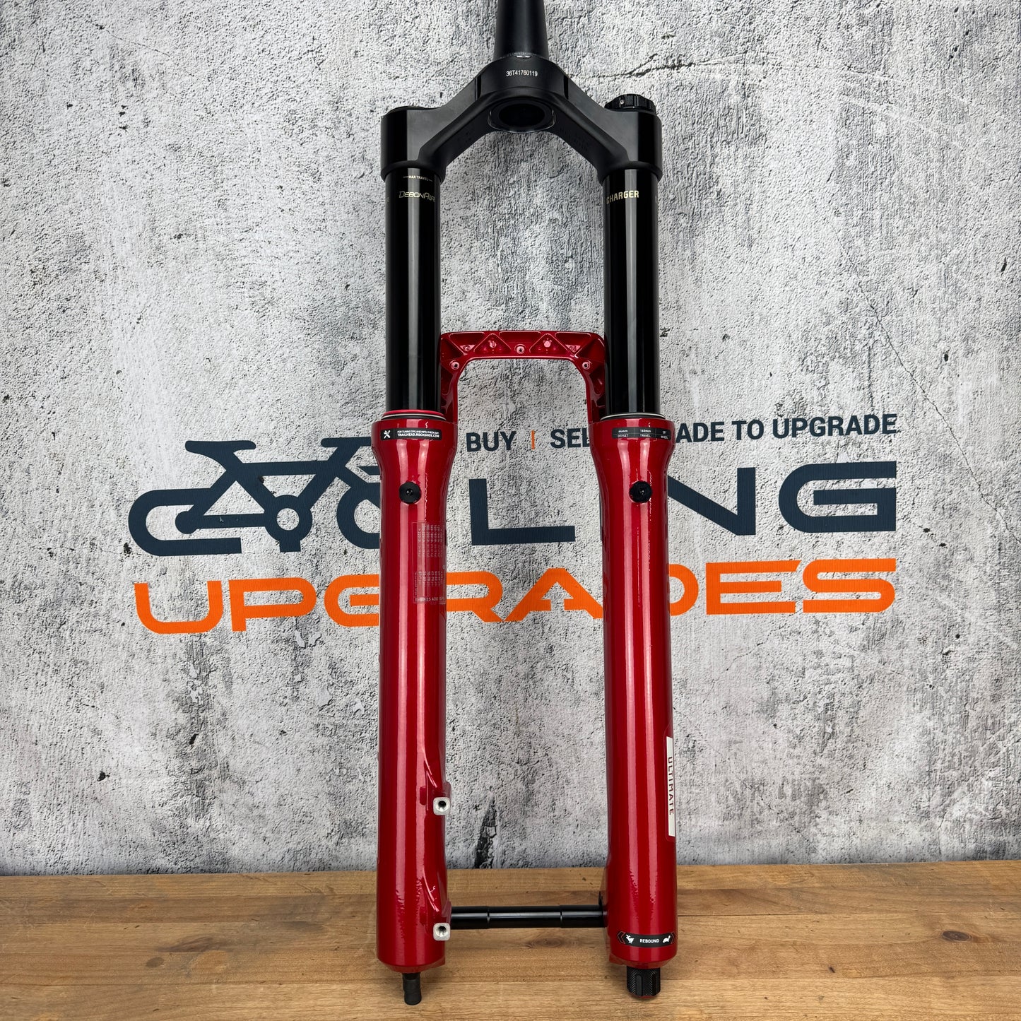 Low Mile! Rockshox ZEB Ultimate Red 160mm 29in Post-Mount Boost MTB Fork 2377g