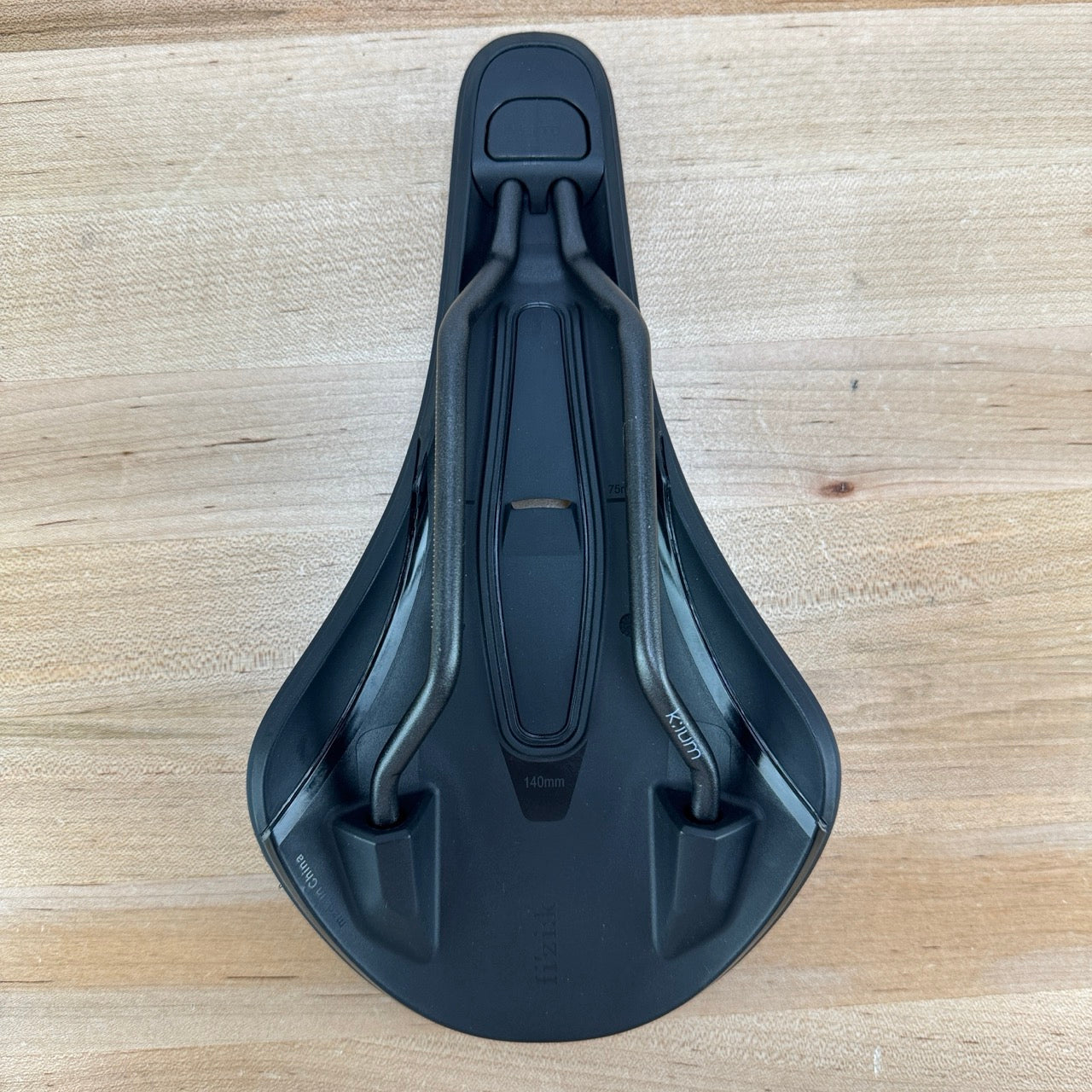 Fizik Argo Vento 140mm Kium 7x7mm Rails Bike Saddle 233g