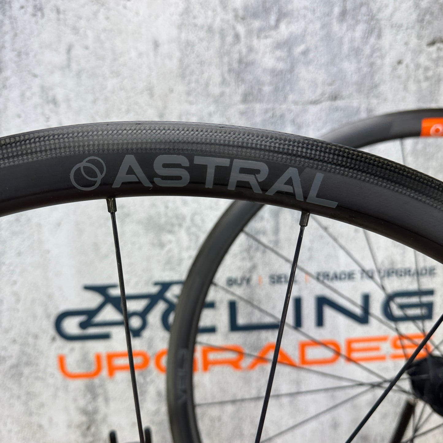 Astral Veil 3 Carbon Tubeless Wheelset 700c Rim Brake Weight DT 240 Sapim CX Ray