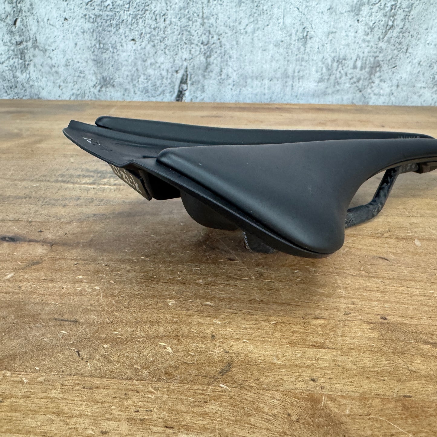 Ridden Once! Fizik Antares R1 Versus Evo 7x10mm Carbon Rails 139mm Saddle 175g