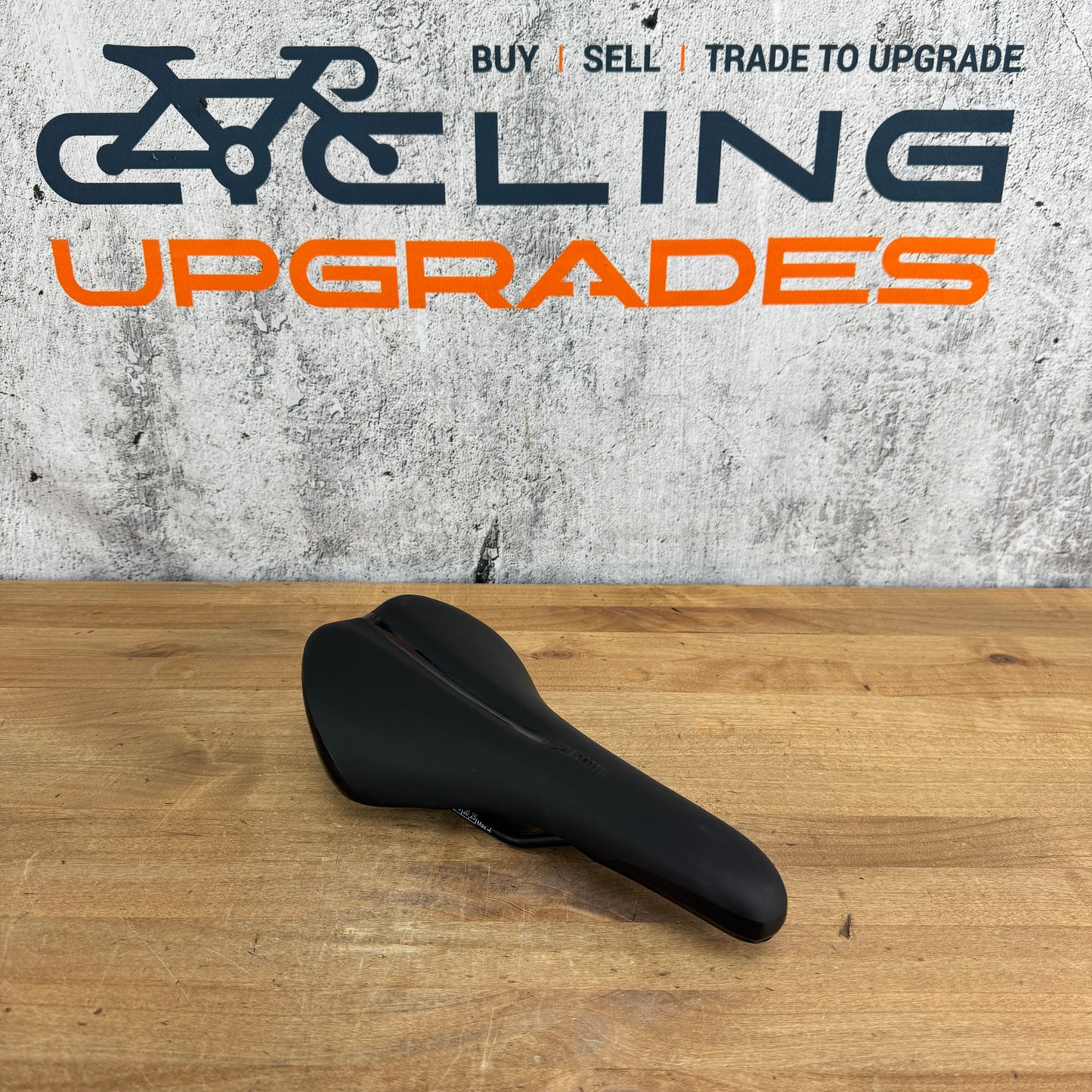 Light Use! Wahoo Kickr Bike 130mm 7x7mm Steel Rails Saddle 305g