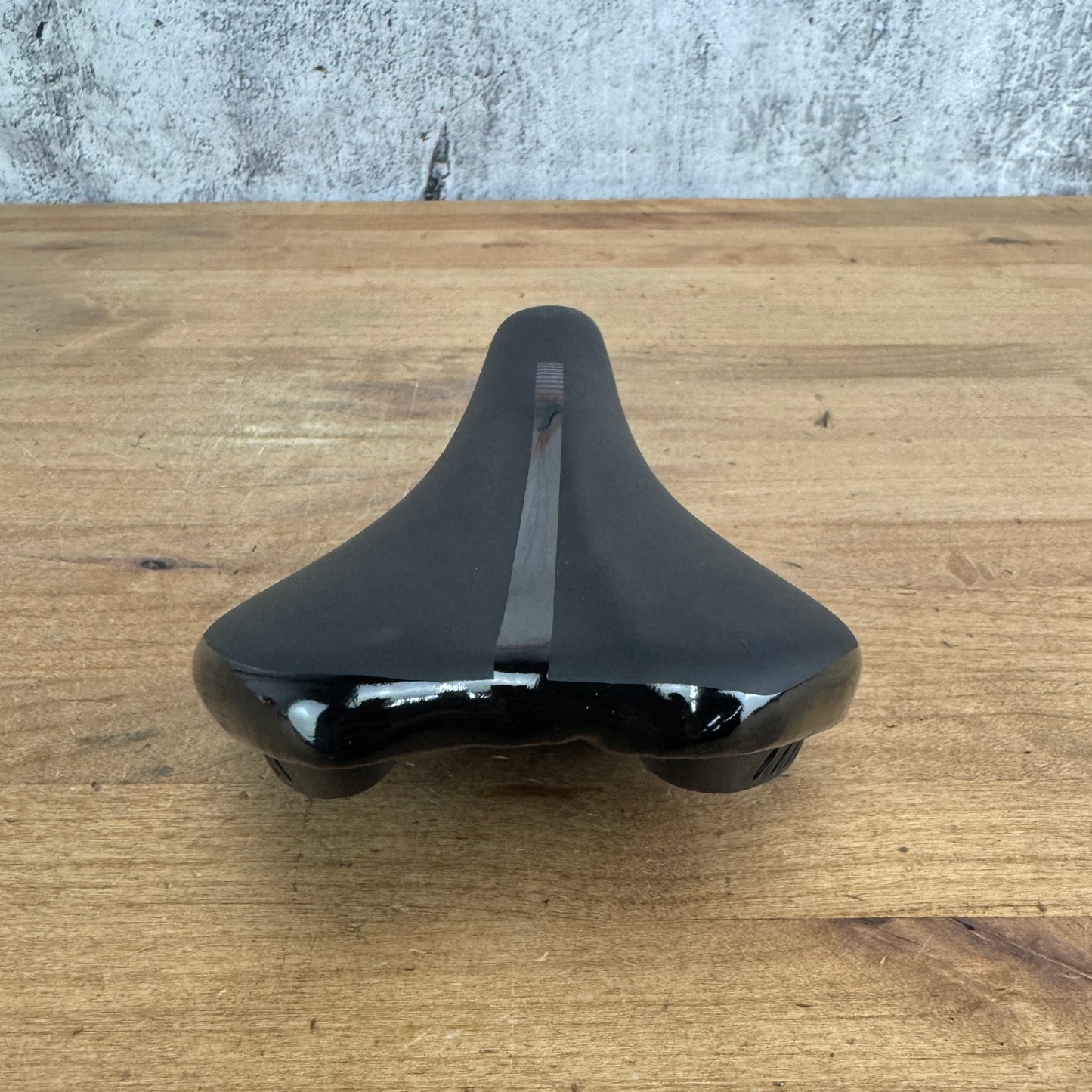 Light Use! Wahoo Kickr Bike 130mm 7x7mm Steel Rails Saddle 305g