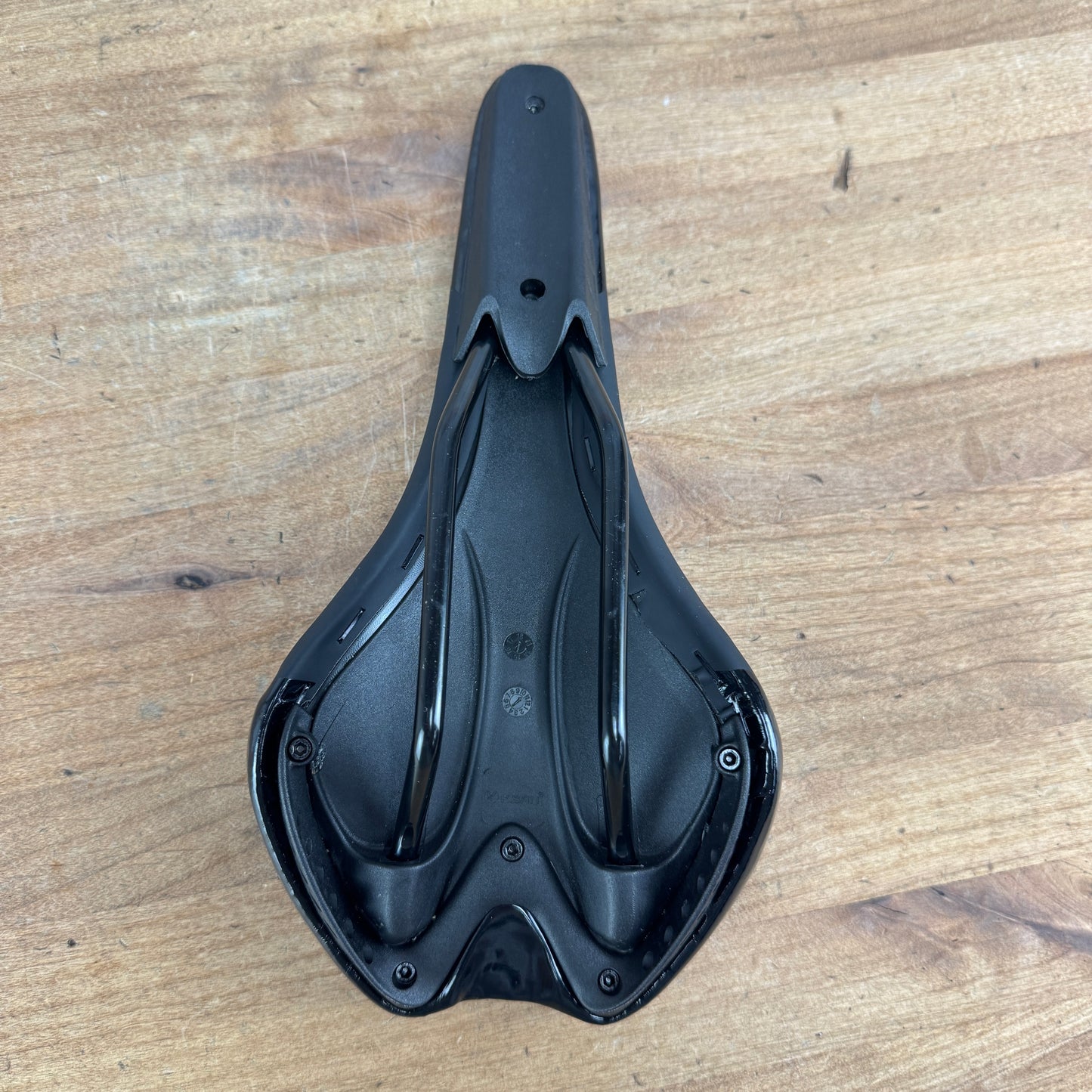 Light Use! Wahoo Kickr Bike 130mm 7x7mm Steel Rails Saddle 305g