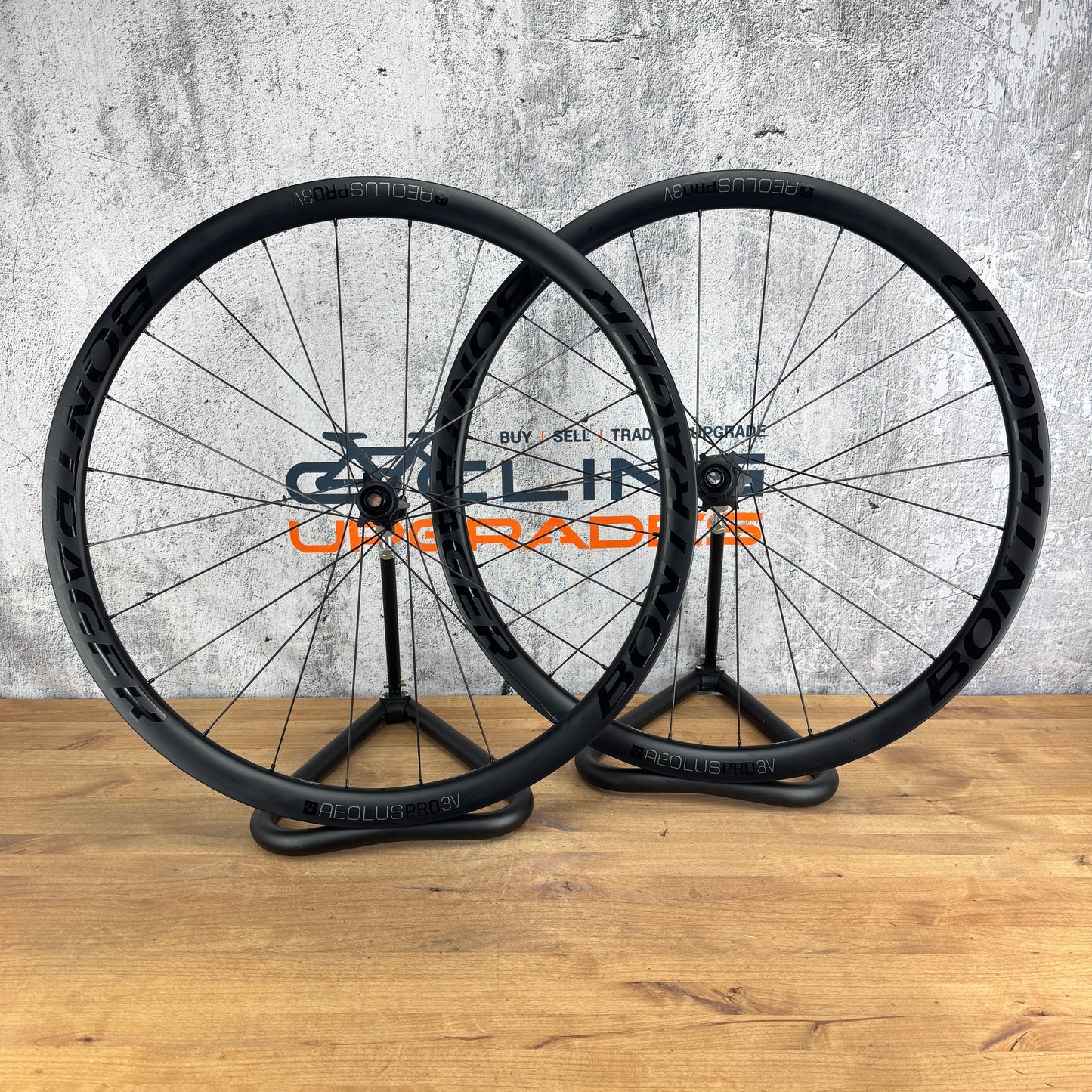 New! Bontrager Aeolus Pro 3V Boost 148mm Carbon Tubeless Wheelset 700c 1609g