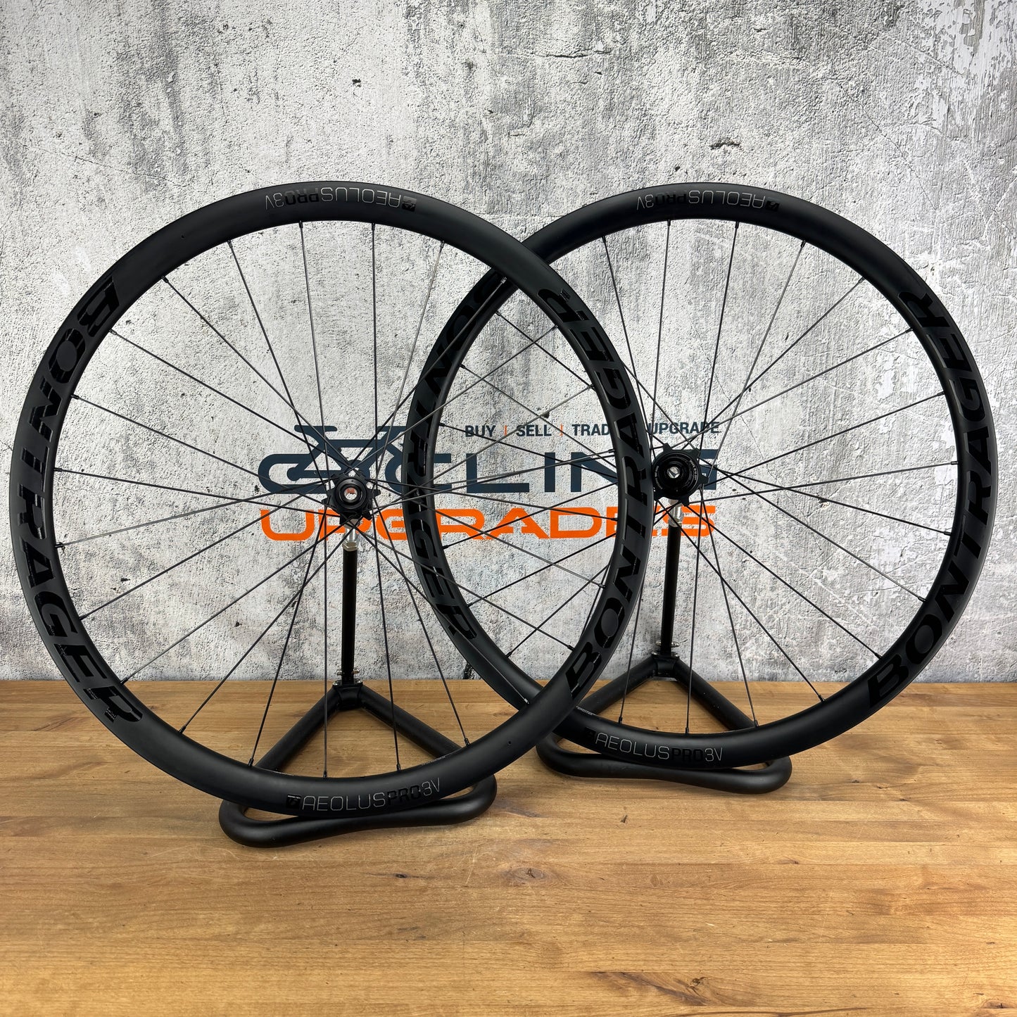 New! Bontrager Aeolus Pro 3V Boost 148mm Carbon Tubeless Wheelset 700c 1609g