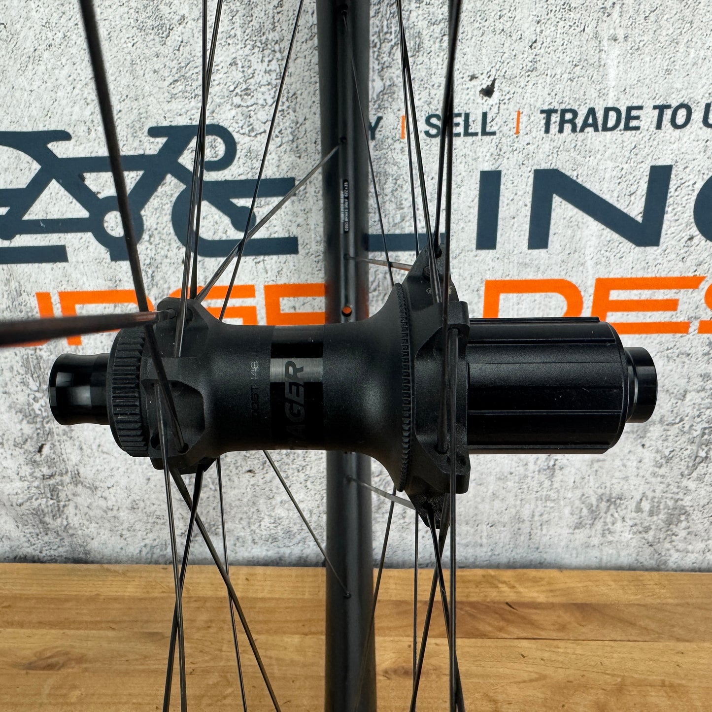 New! Bontrager Aeolus Pro 3V Boost 148mm Carbon Tubeless Wheelset 700c 1609g