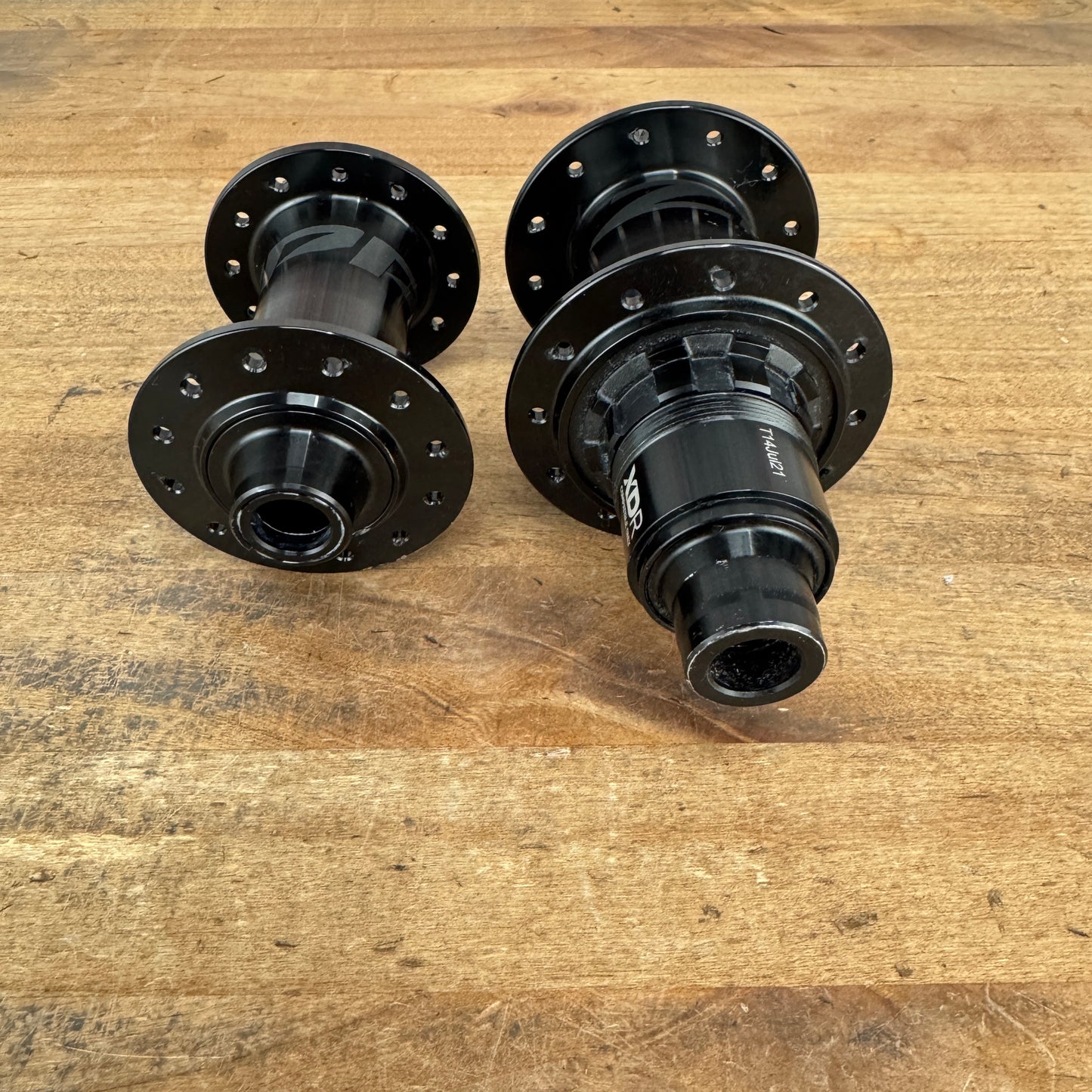 Low Mile! Zipp 76/176 Disc Front & Rear Disc Brake Centerlock 24 Spoke Holes Hub