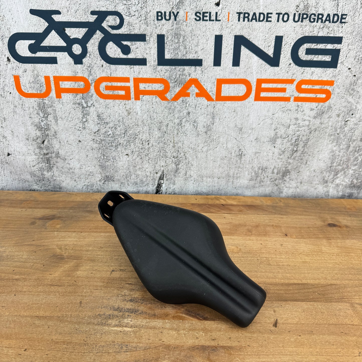 Fizik Transiro Mistica 7x7mm Steel Rails 135mm TT/Tri Saddle + Bottle Cage Mount