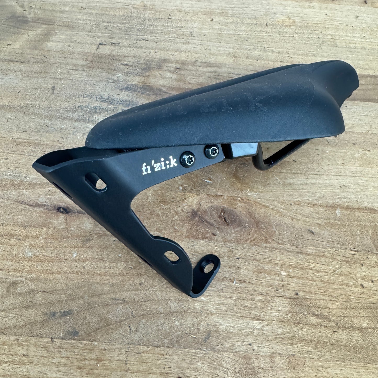 Fizik Transiro Mistica 7x7mm Steel Rails 135mm TT/Tri Saddle + Bottle Cage Mount