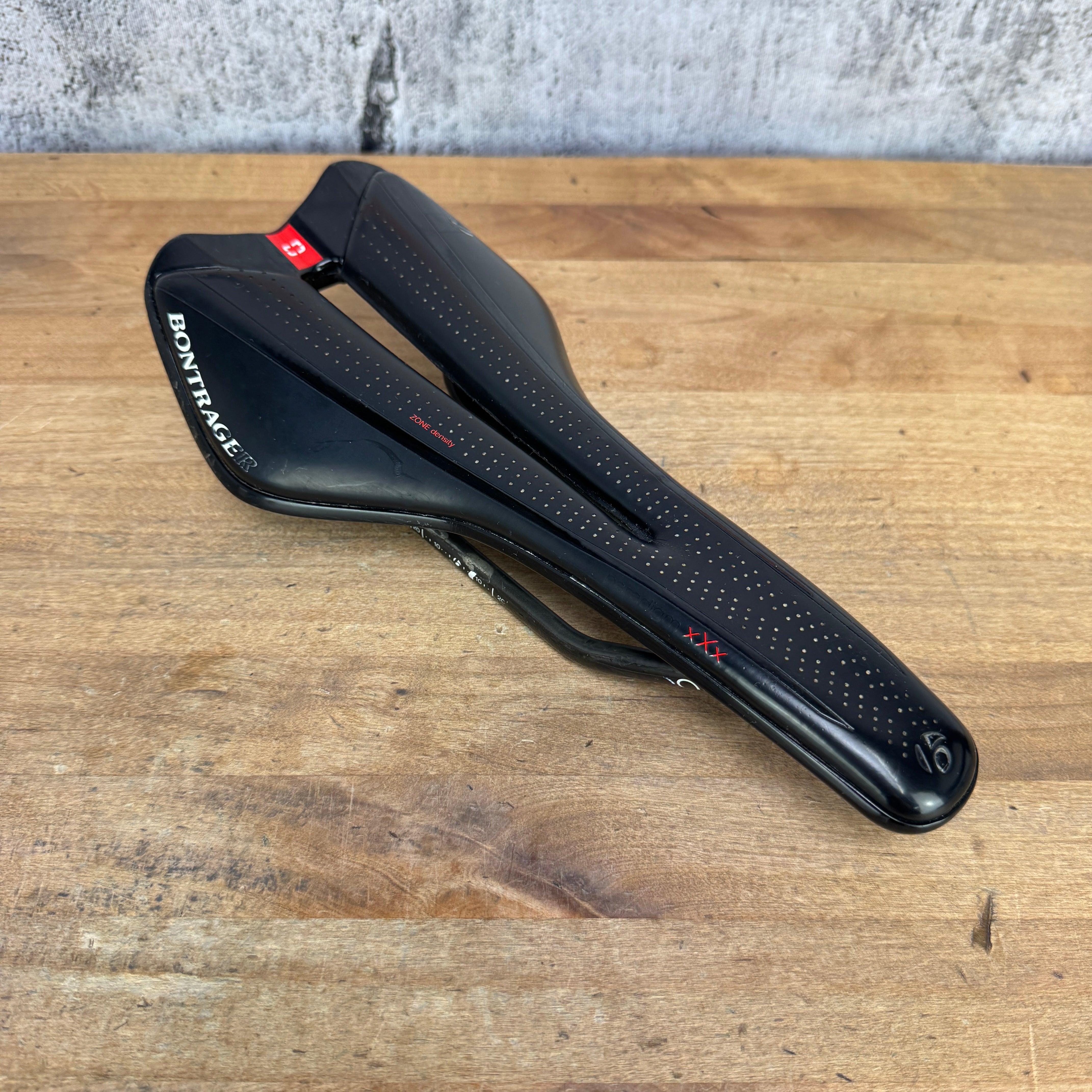 BONTRAGER Paradigm XXX カーボンサドル 128㎜ Bontrager Paradigm XXX 128mm 7x10mm Carbon Rails Bike Saddle 146g