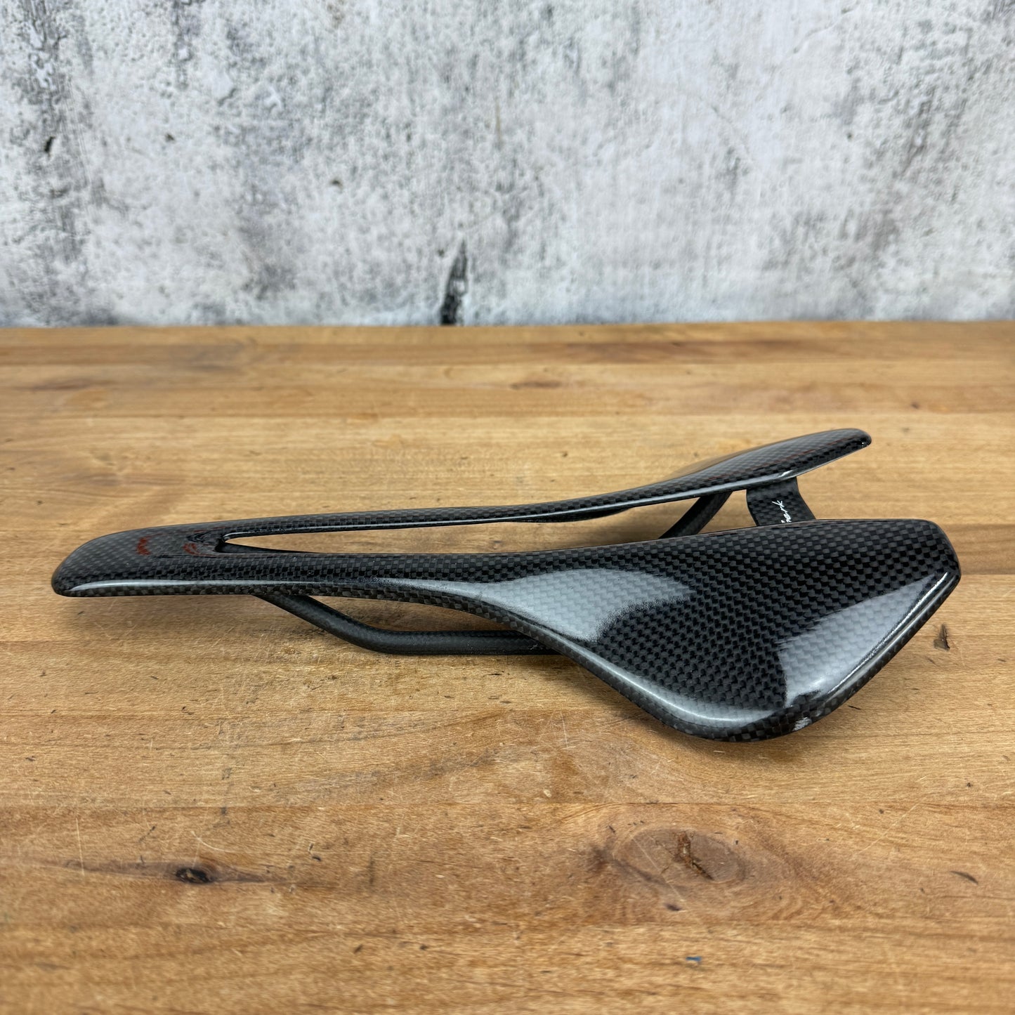 Low Mile! Berk Lupina Carbon Glossy 150mm 7x9mm Rails Bike Saddle 70g
