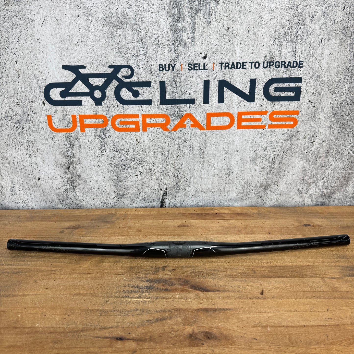 Giant Contact SLR Trail Carbon 31.8mm x 690mm 9 Degree Flat Handlebar 173g
